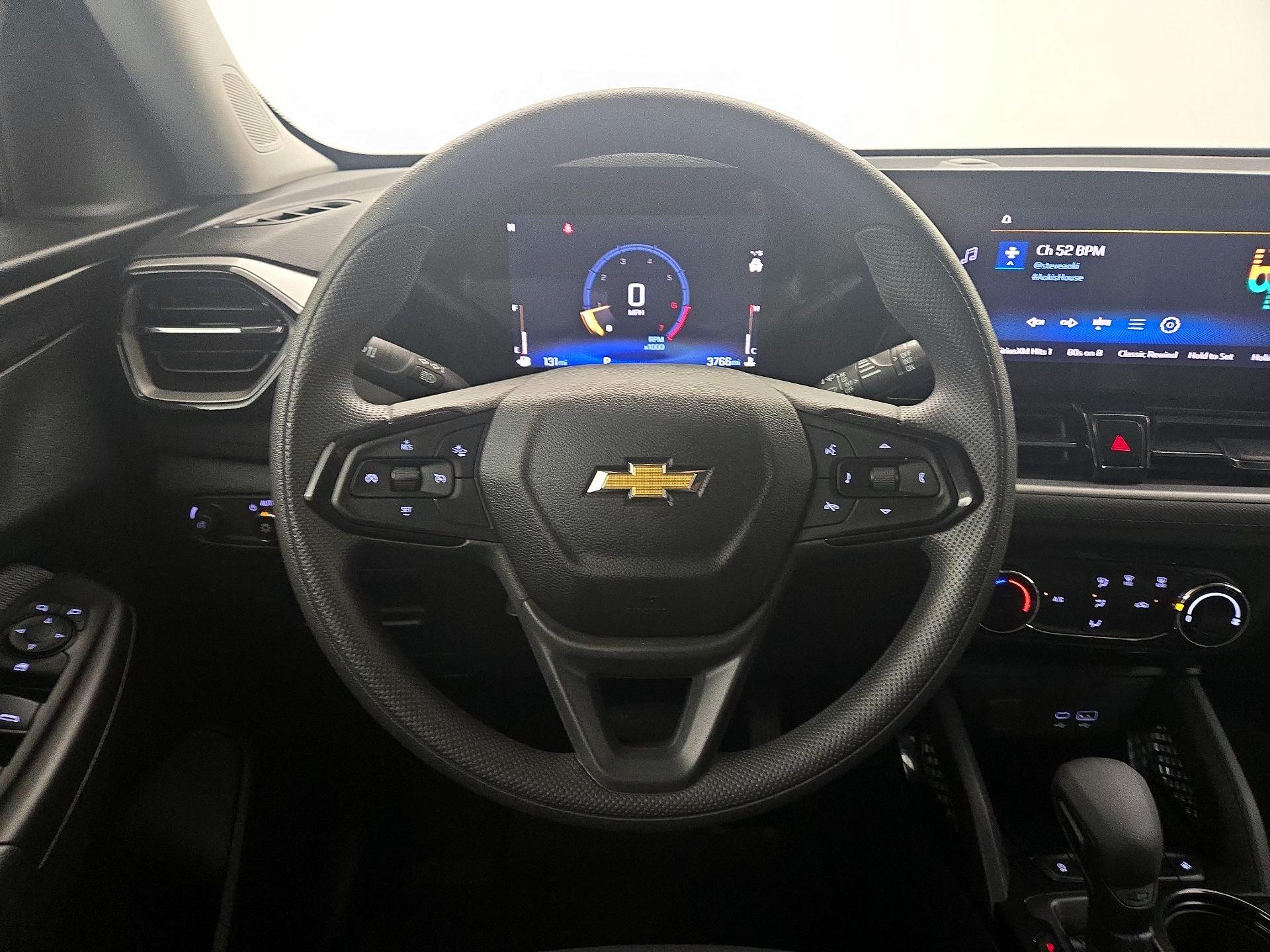 Thumbnail: 2026 Chevrolet TrailBlazer - 10