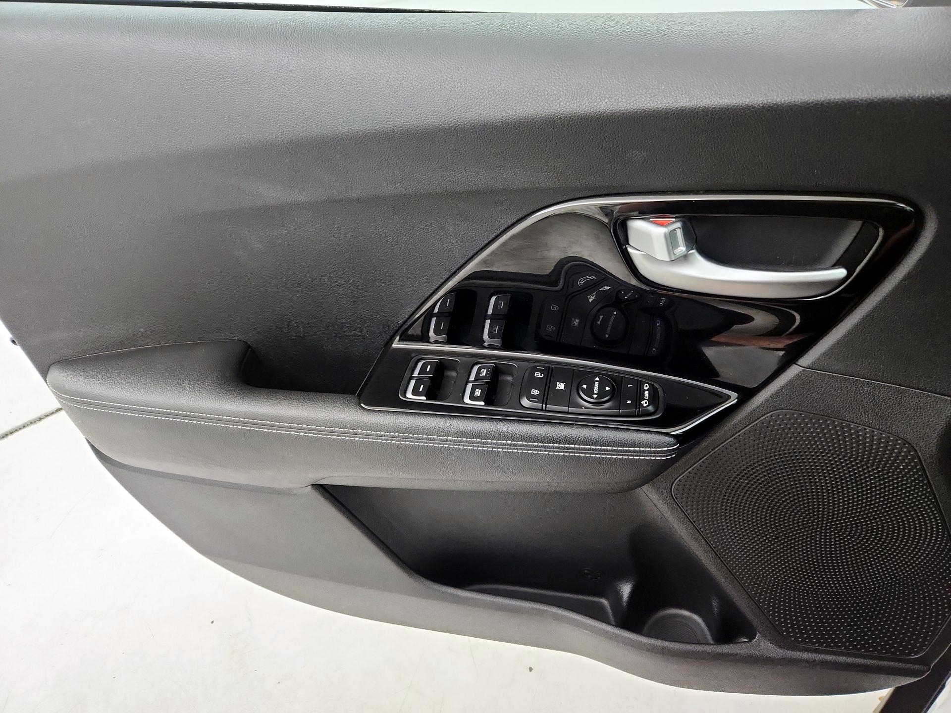 Thumbnail: 2020 Kia Niro - 12