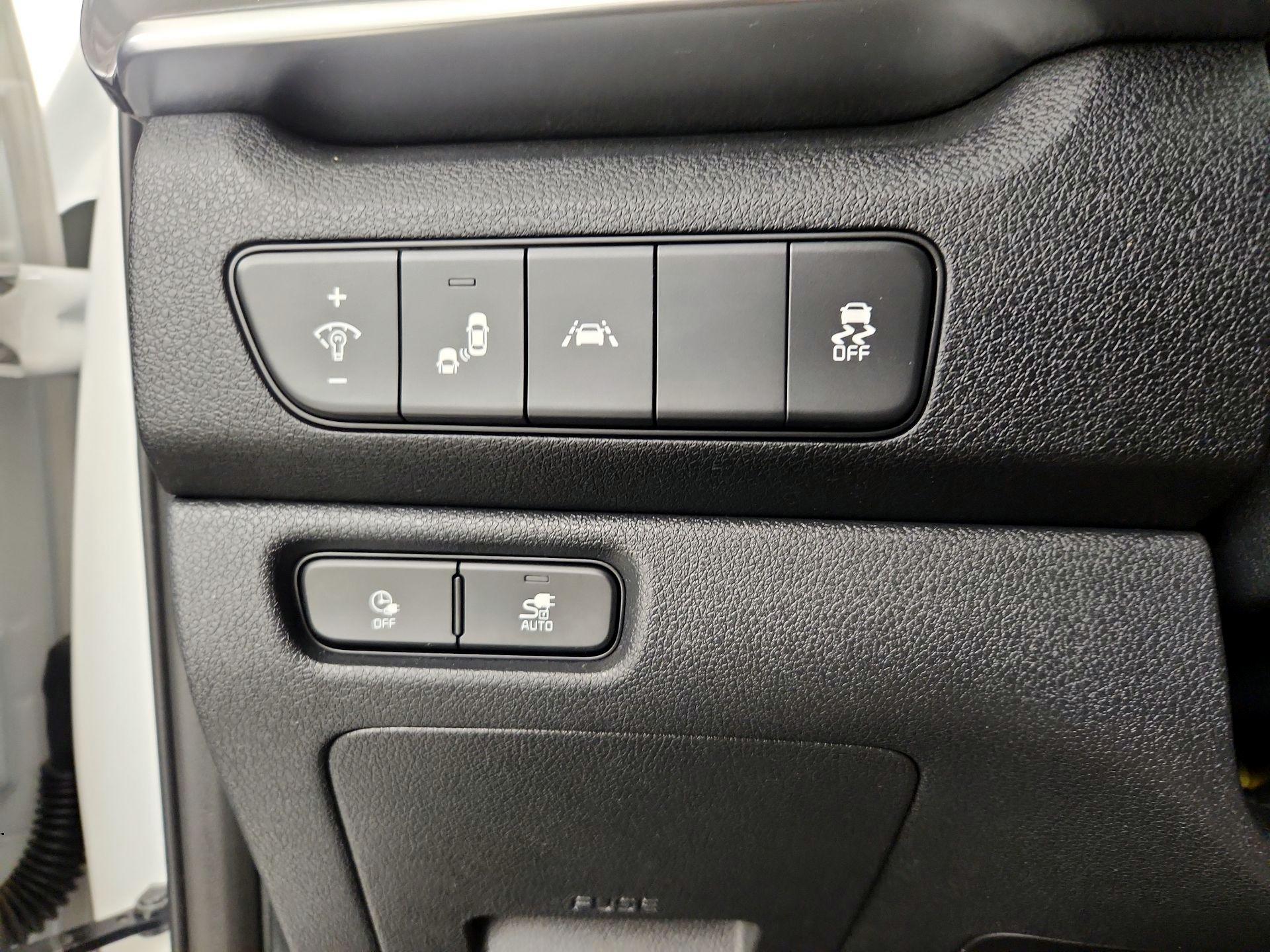 Thumbnail: 2020 Kia Niro - 13