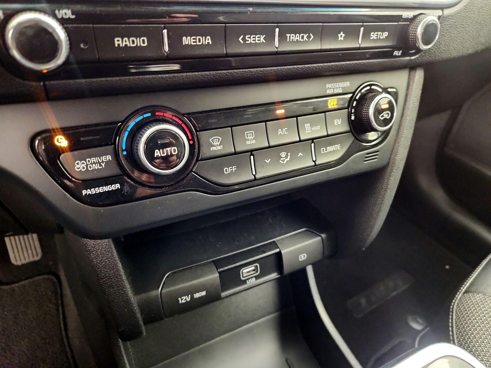 Thumbnail: 2020 Kia Niro - 16