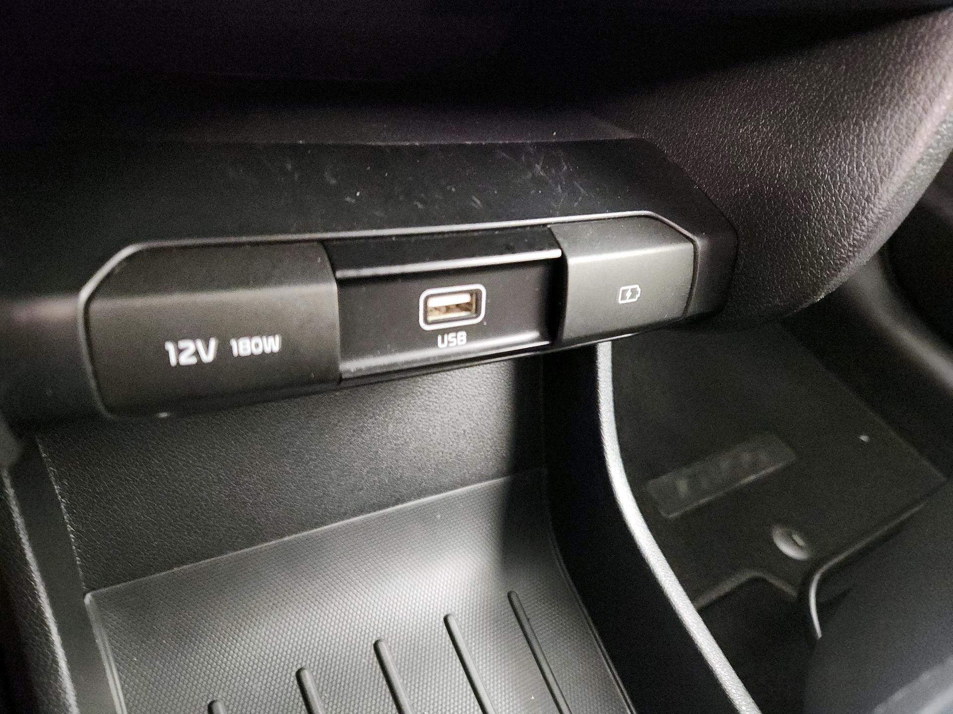 Thumbnail: 2020 Kia Niro - 18