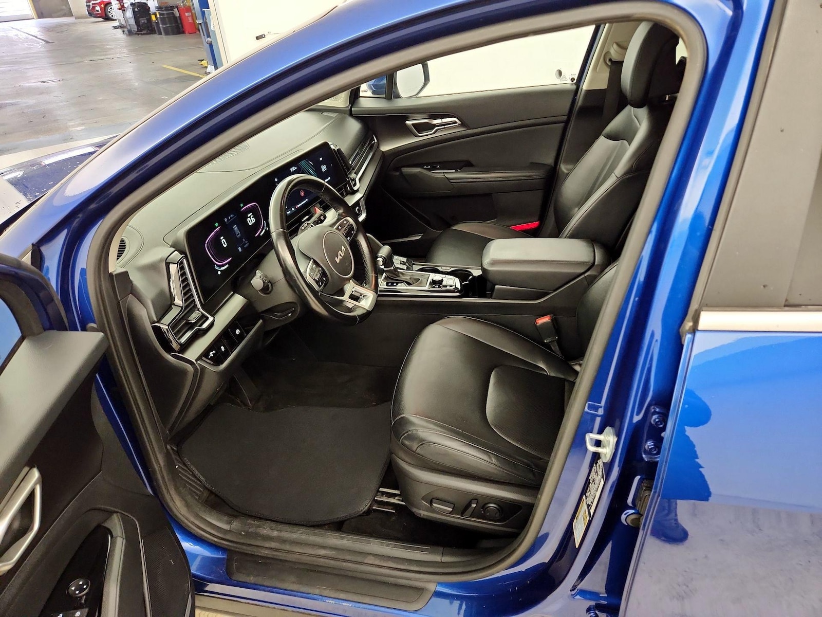 2023 Kia Sportage EX - Photo 12