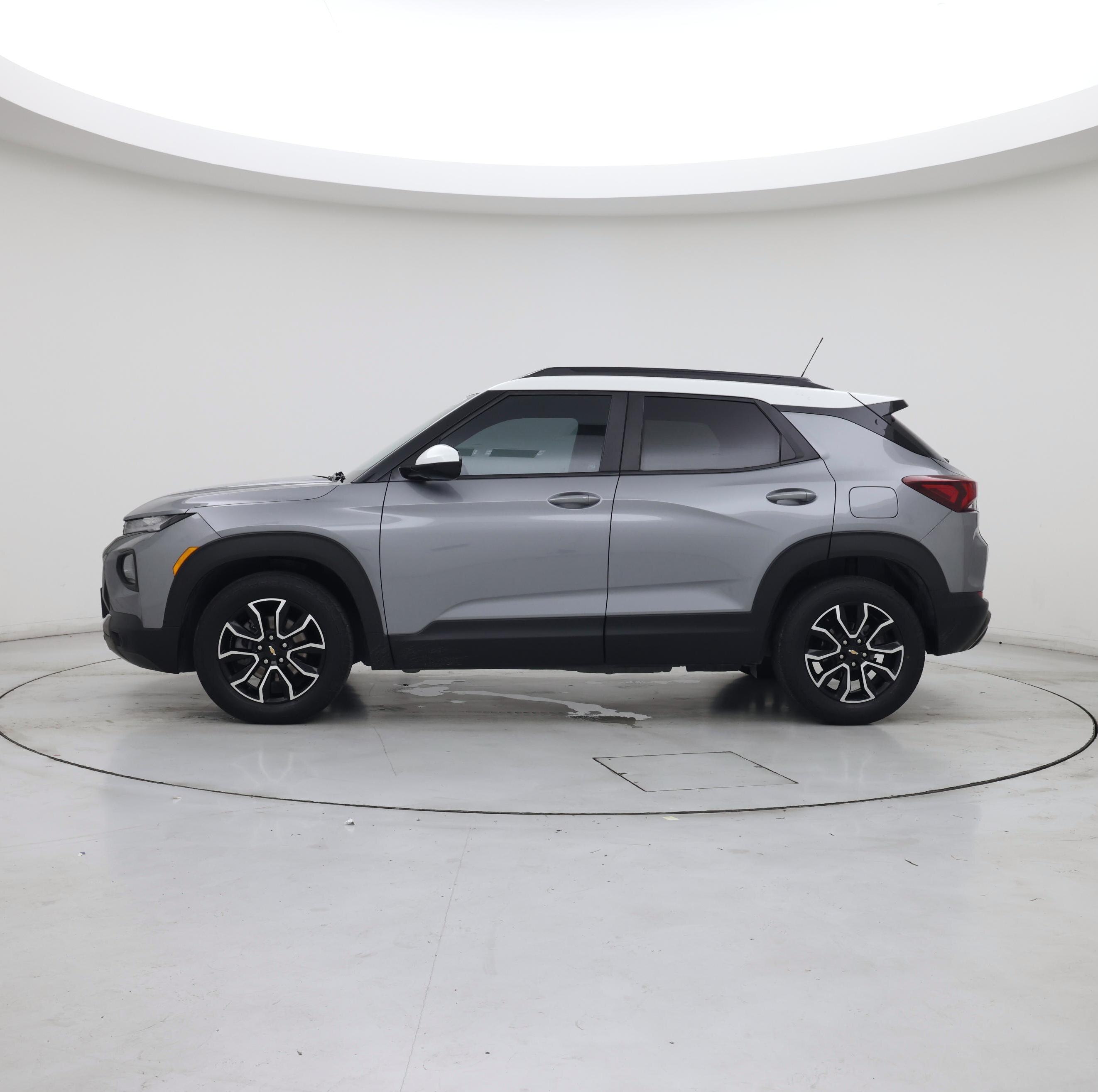 Thumbnail: 2023 Chevrolet TrailBlazer - 3