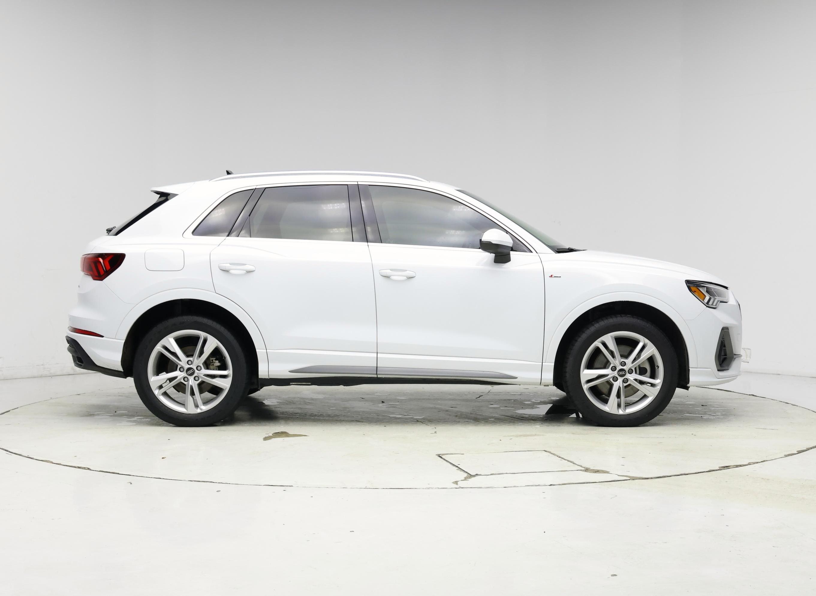 Thumbnail: 2023 Audi Q3 - 7