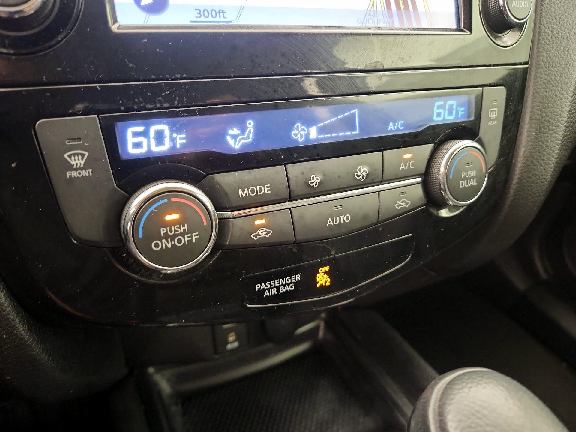 Thumbnail: 2015 Nissan Rogue - 17