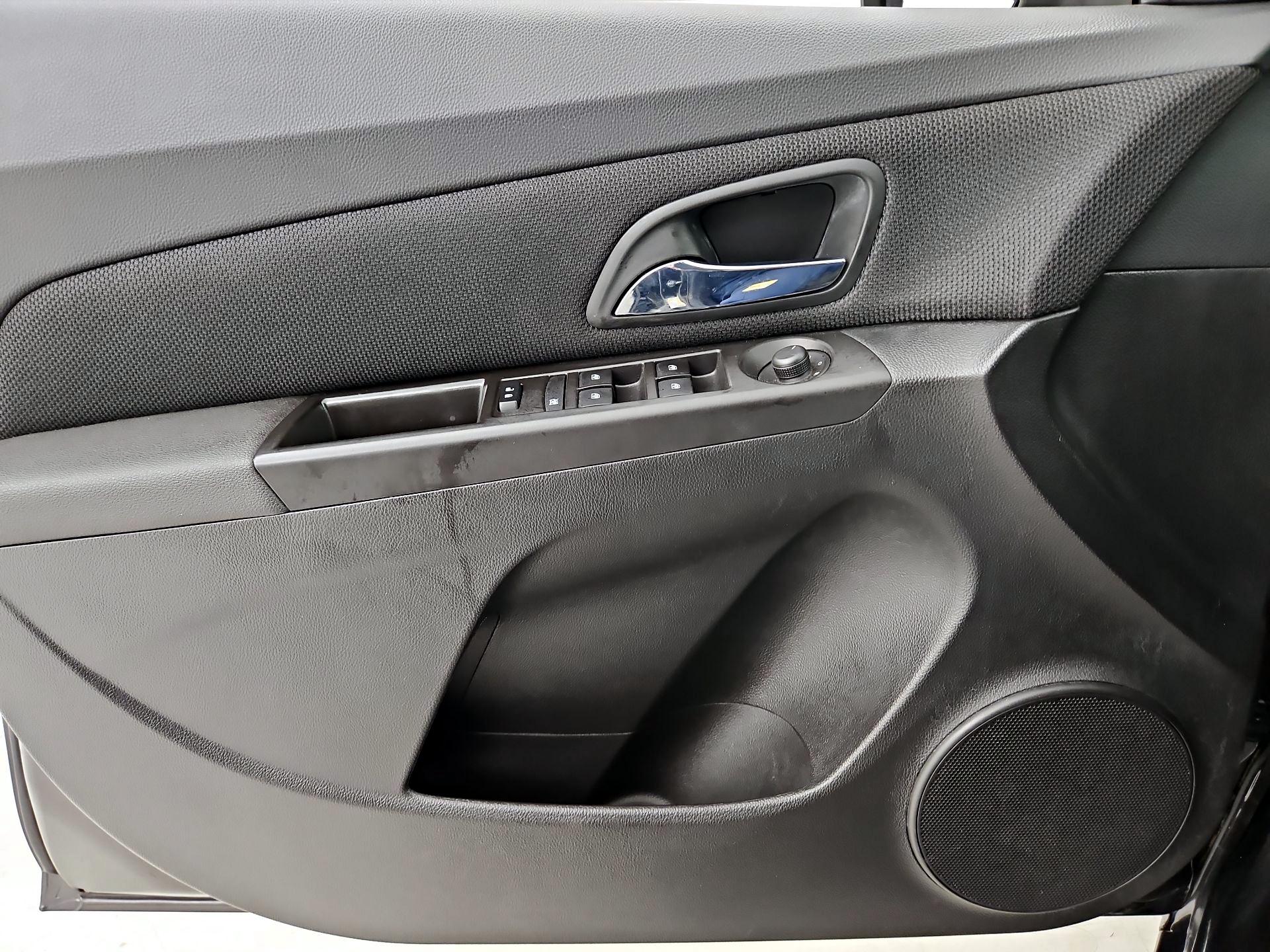 Thumbnail: 2016 Chevrolet Cruze - 12