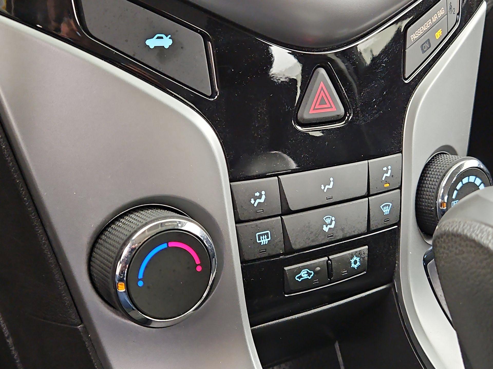 Thumbnail: 2016 Chevrolet Cruze - 16