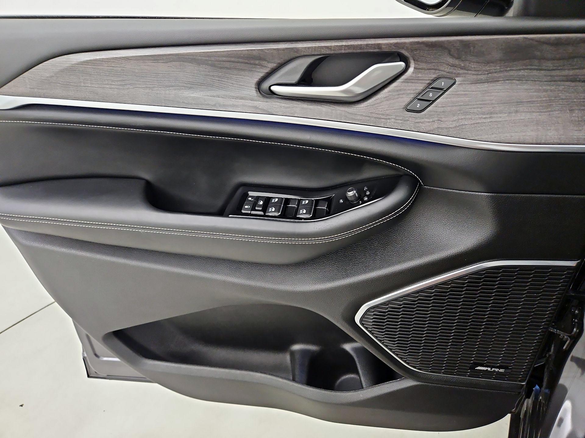 Thumbnail: 2023 Jeep Grand Cherokee - 12