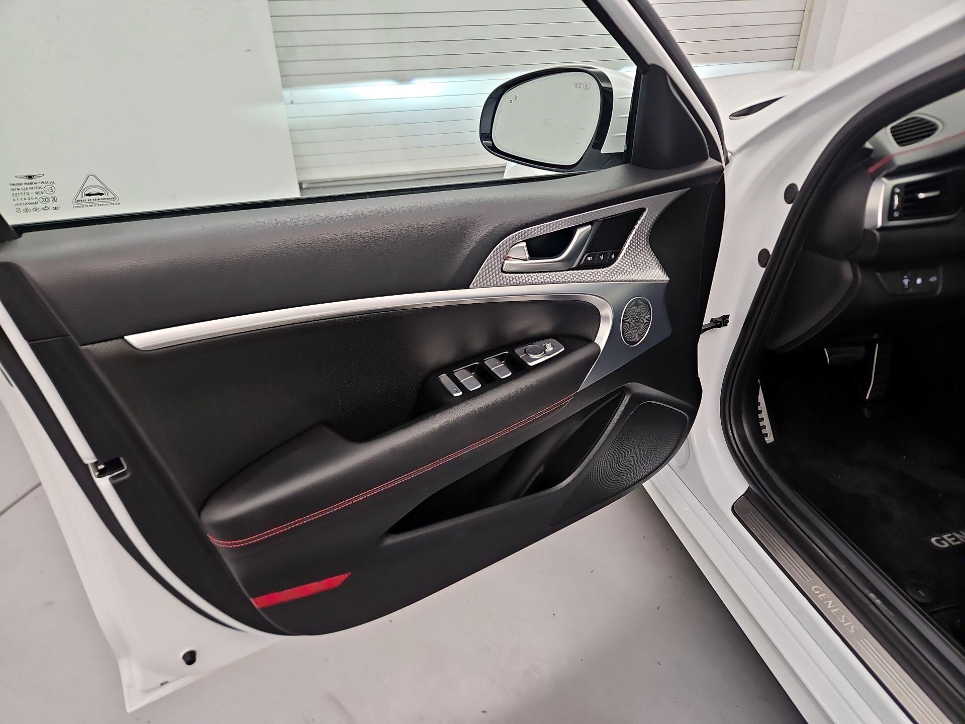 Thumbnail: 2023 Genesis G70 - 12