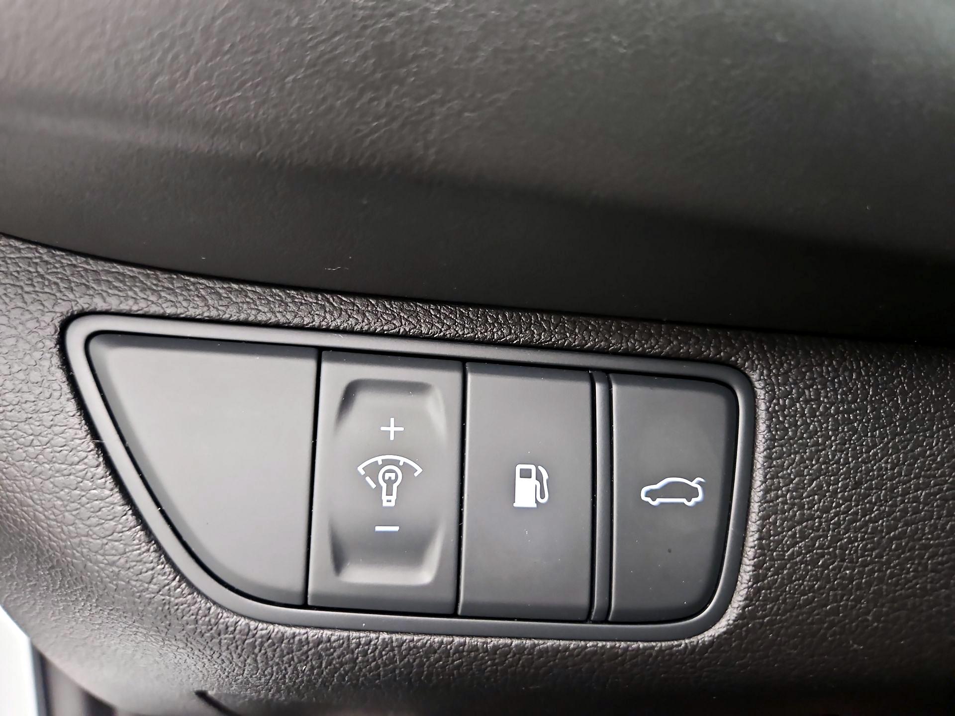 Thumbnail: 2023 Genesis G70 - 13