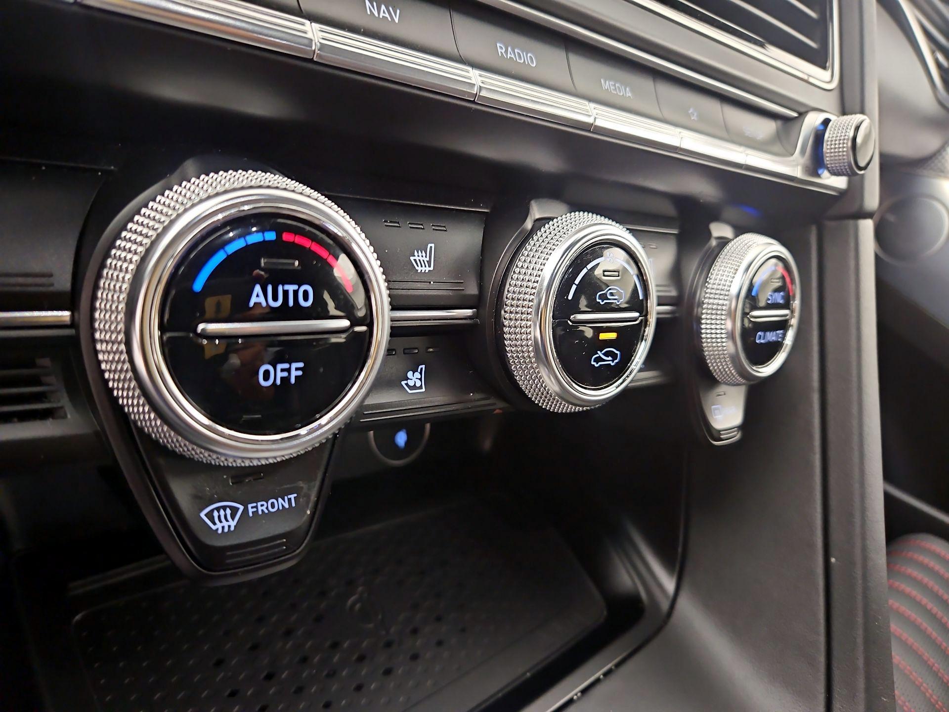 Thumbnail: 2023 Genesis G70 - 15