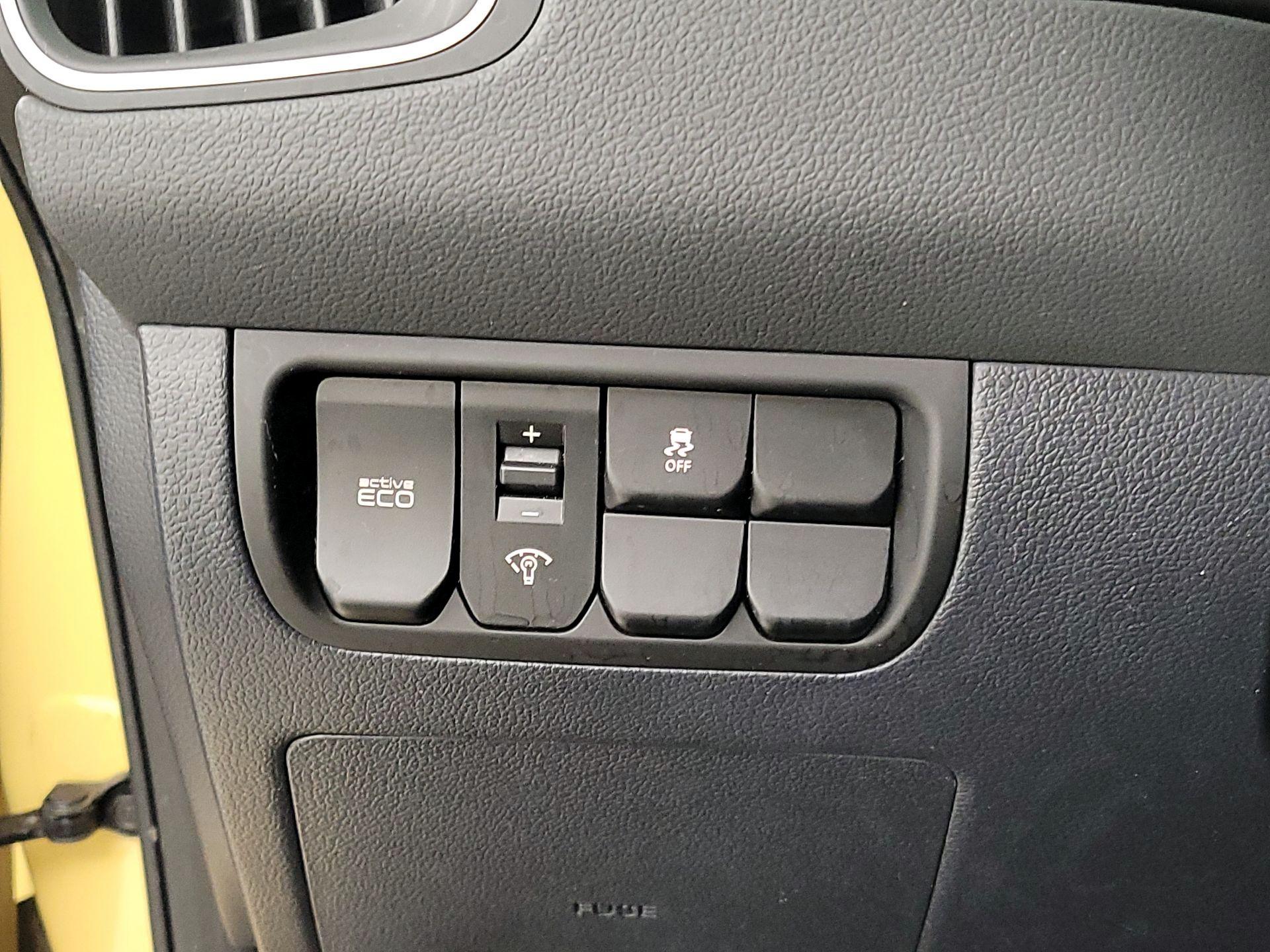 Thumbnail: 2016 Kia Rio - 13