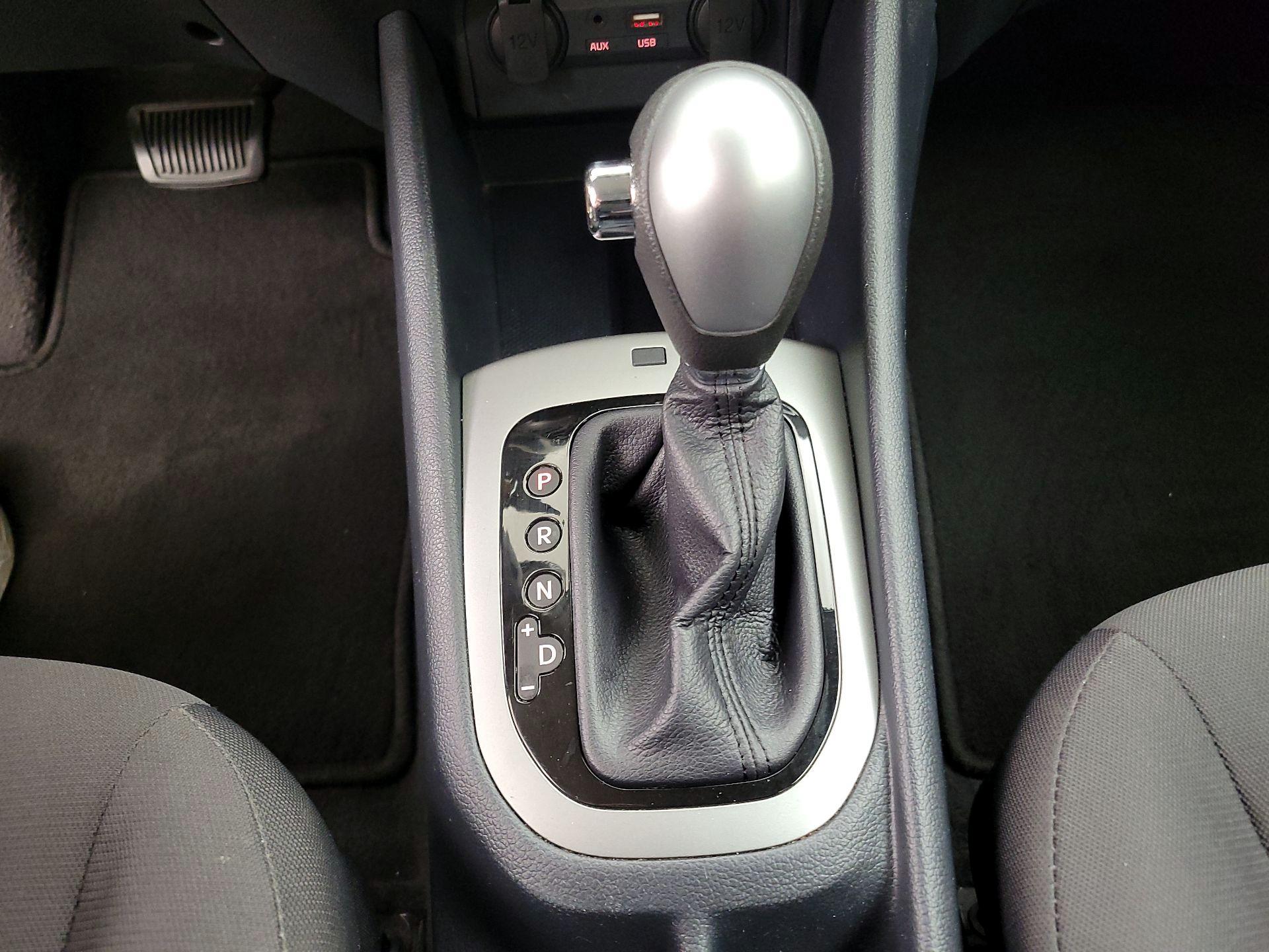 Thumbnail: 2016 Kia Rio - 16
