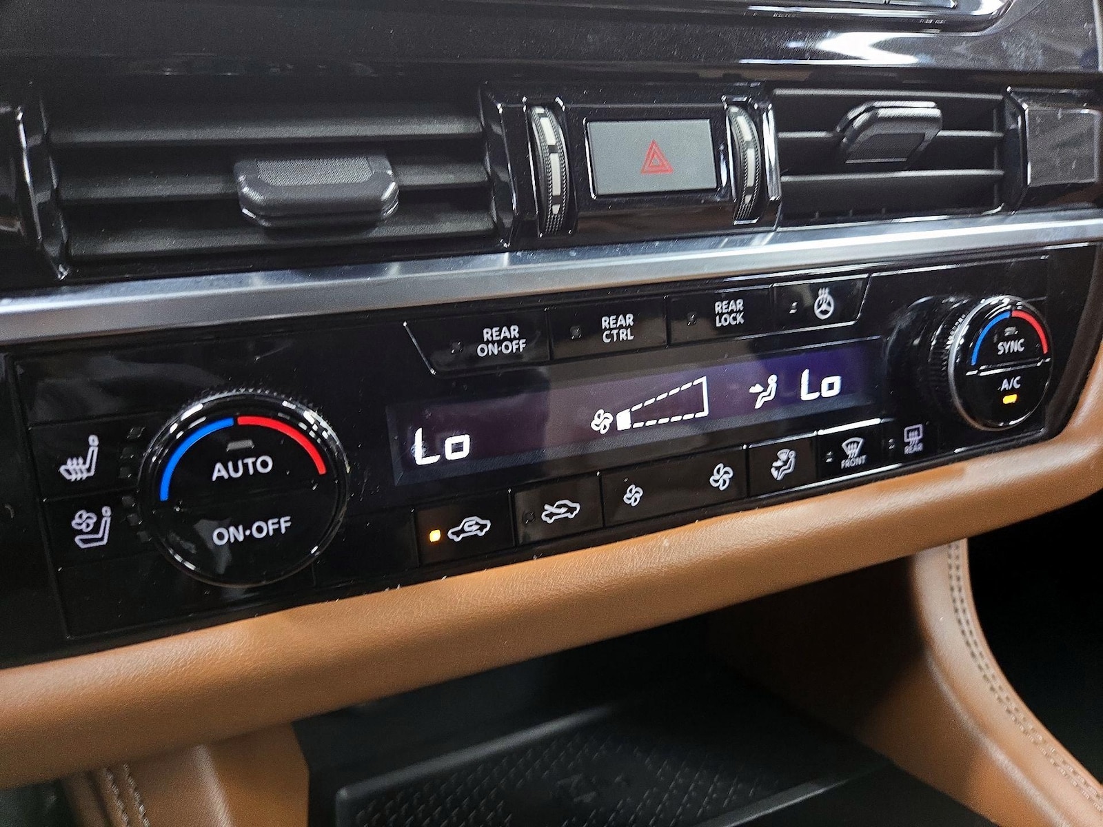 2024 Nissan Pathfinder Platinum - Photo 18