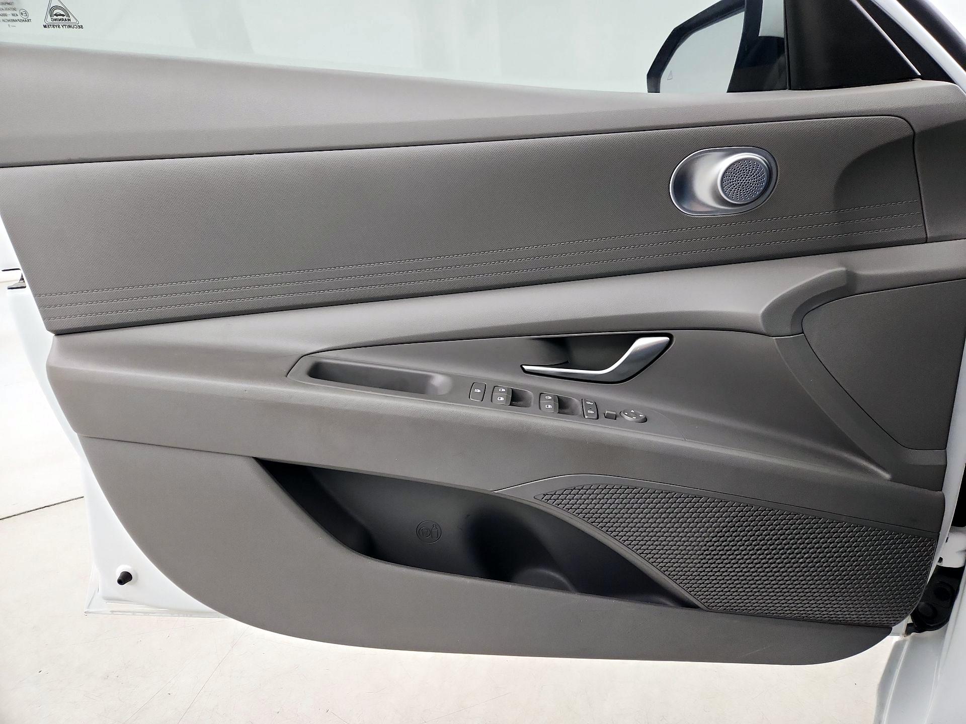 Thumbnail: 2022 Hyundai Elantra - 12