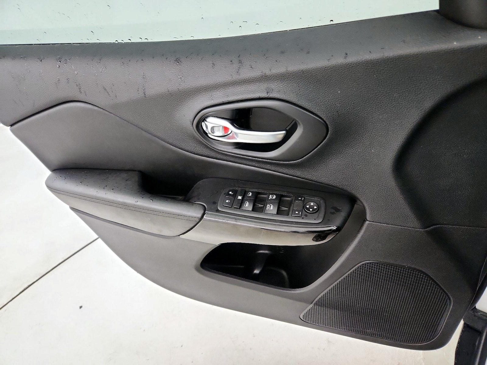 2021 Jeep Cherokee Altitude - Photo 13