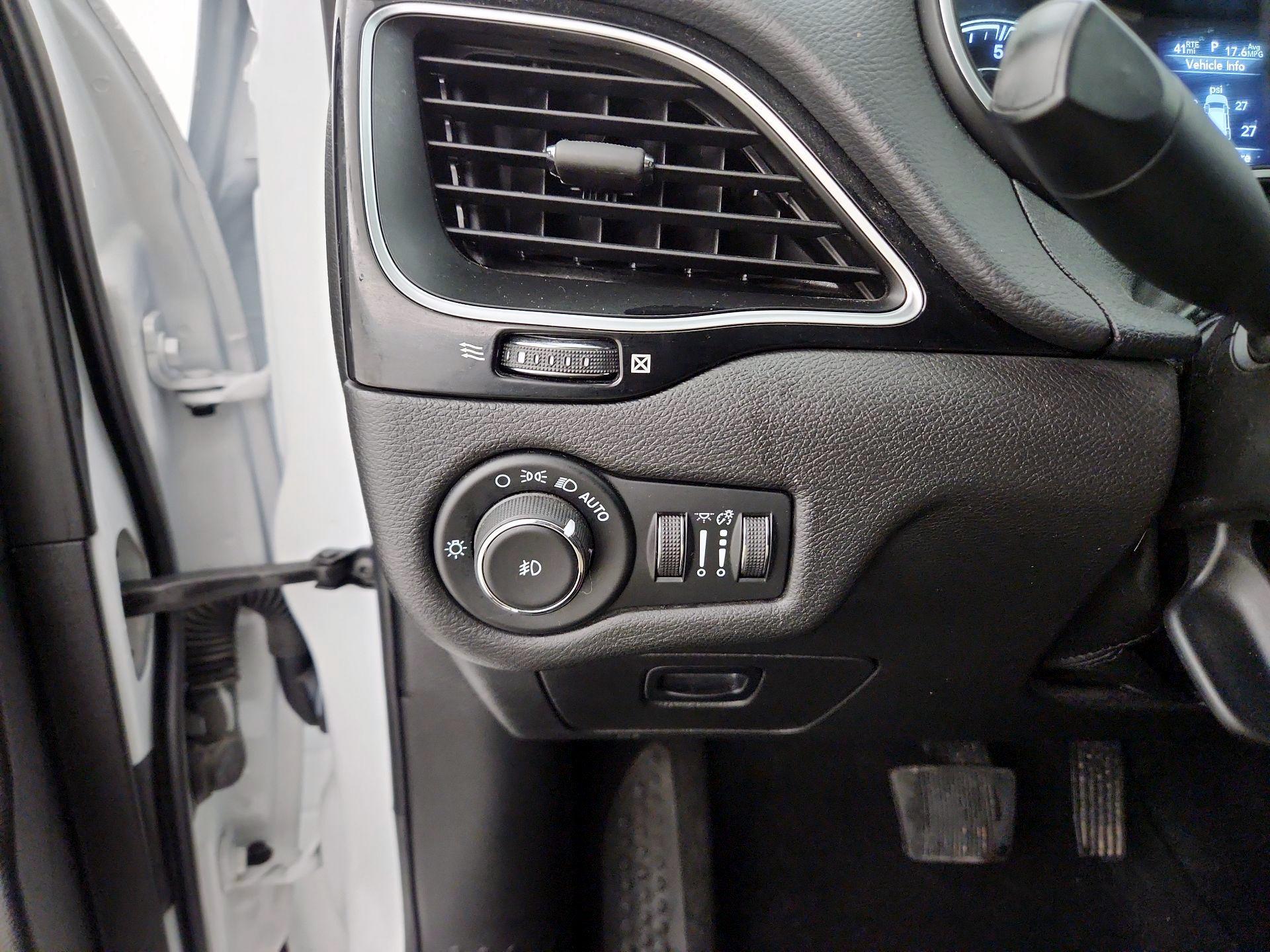 Thumbnail: 2021 Jeep Cherokee - 13