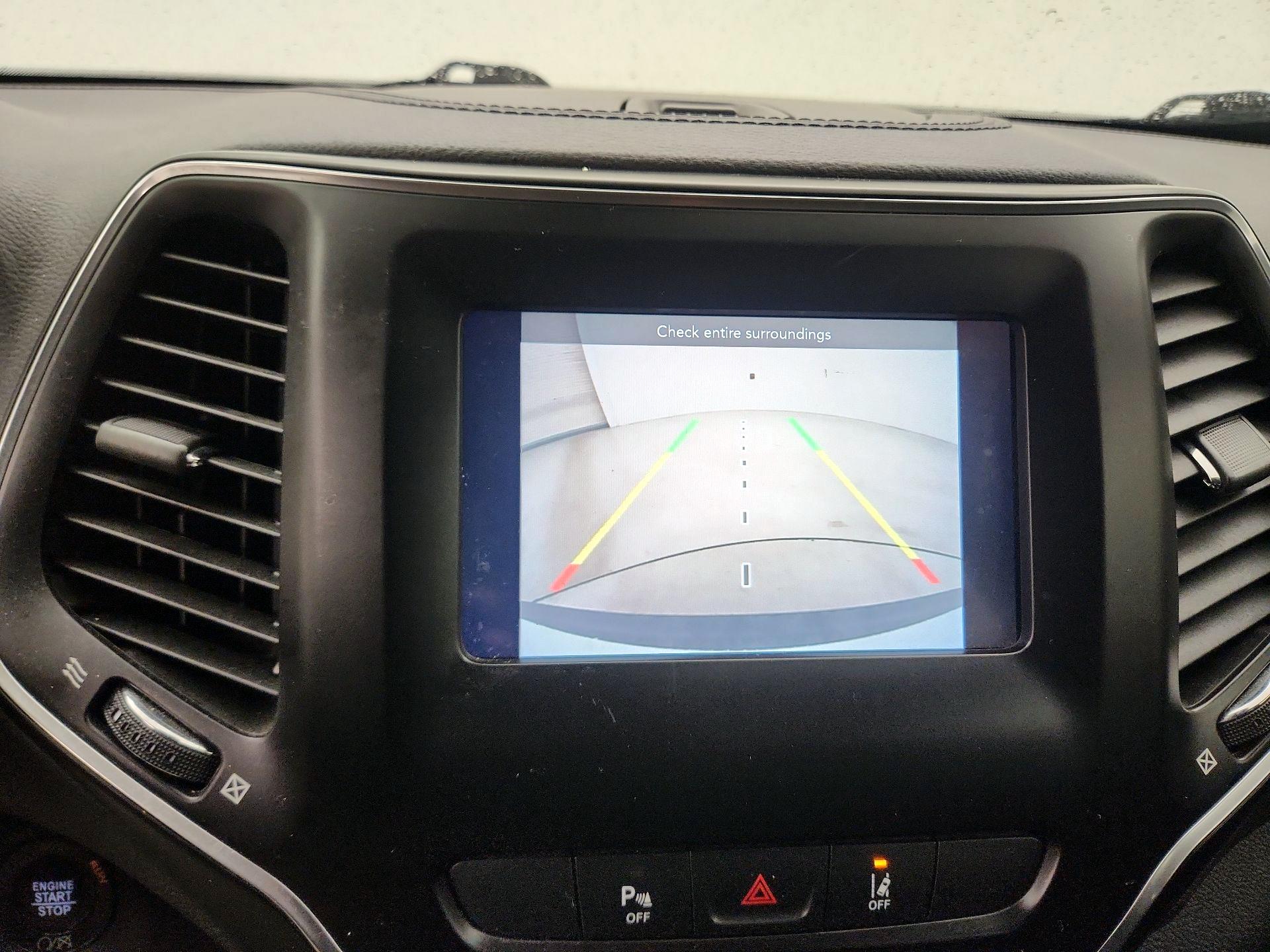 Thumbnail: 2021 Jeep Cherokee - 14