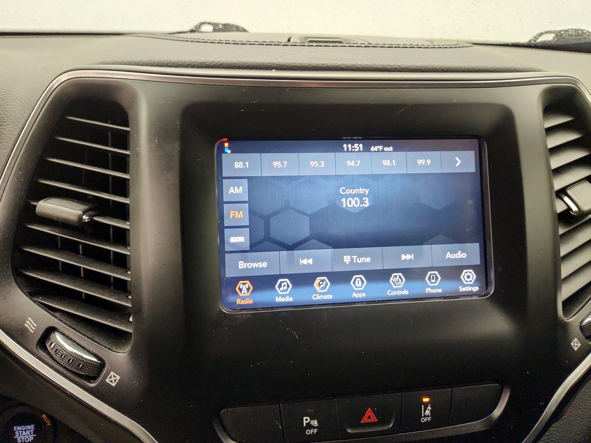 Thumbnail: 2021 Jeep Cherokee - 15