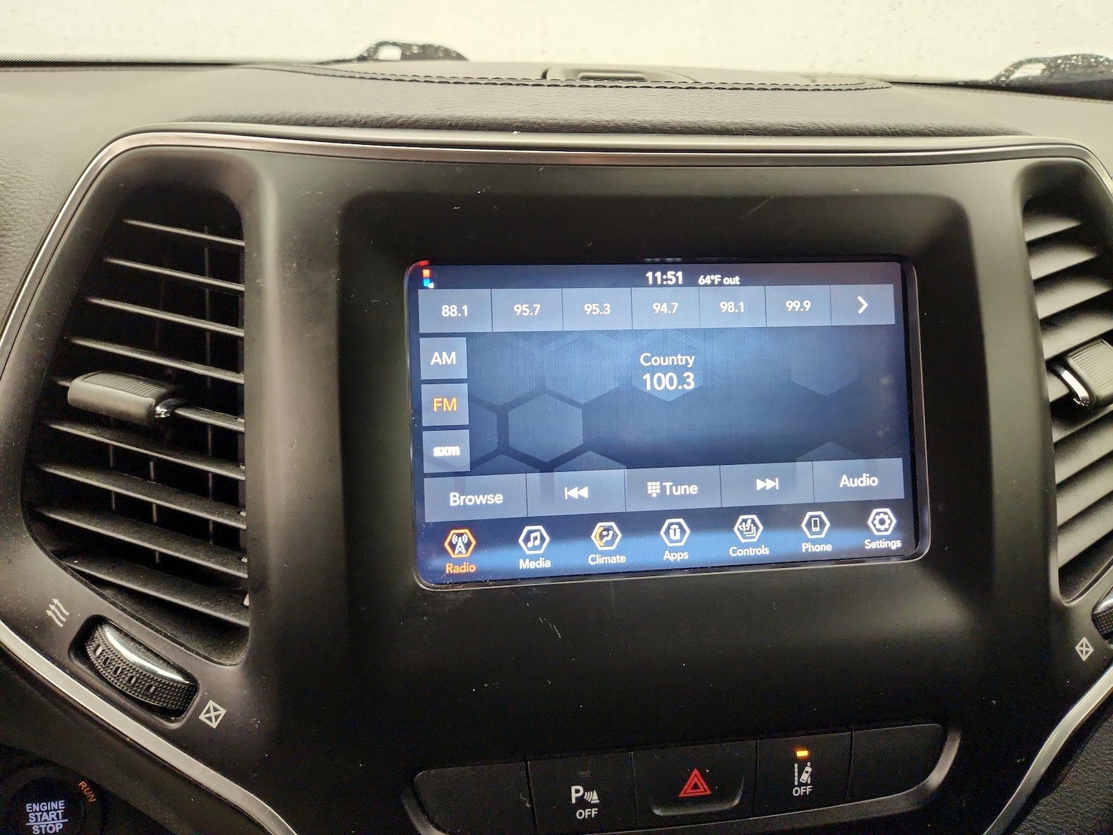 2021 Jeep Cherokee Altitude - Photo 16