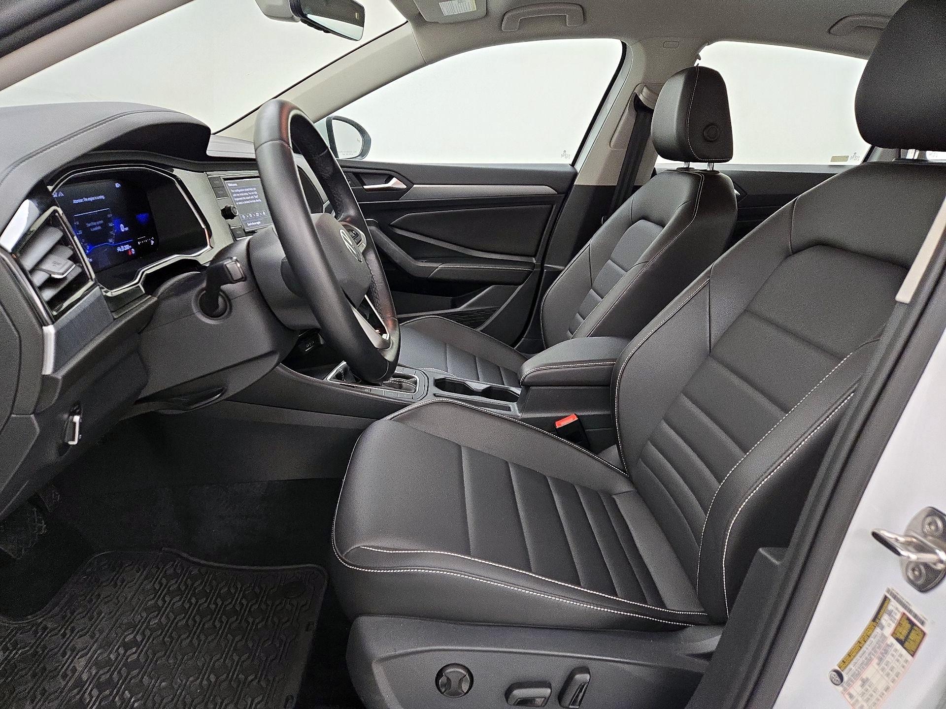 Thumbnail: 2022 Volkswagen Jetta - 11