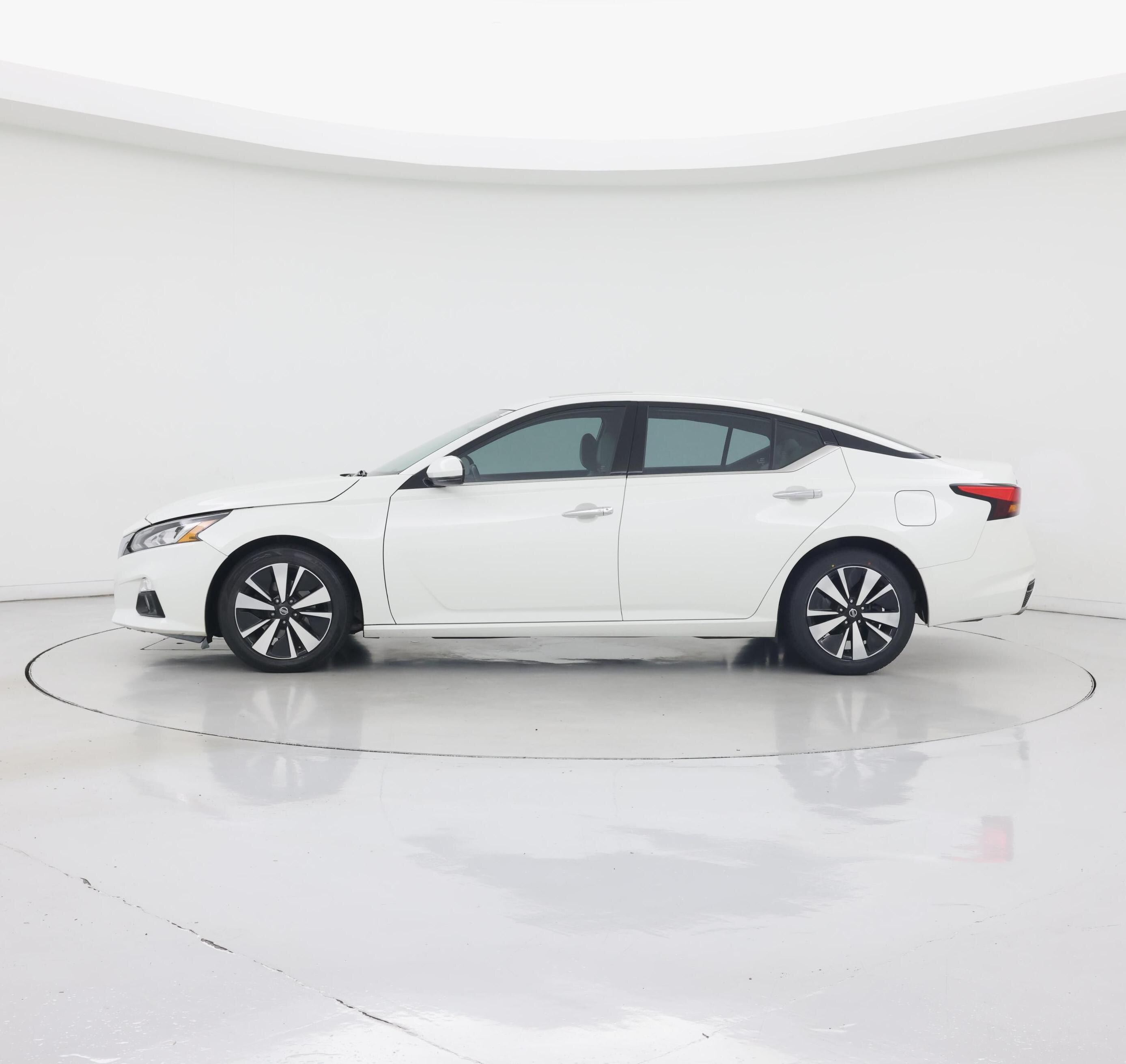 Thumbnail: 2020 Nissan Altima - 3