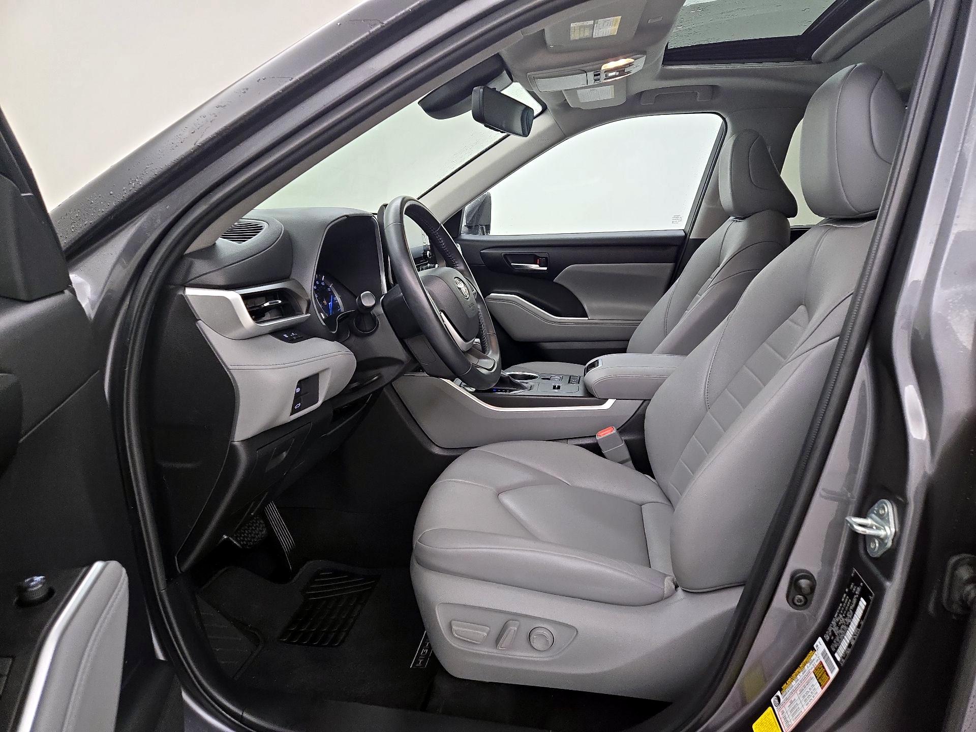 Thumbnail: 2022 Toyota Highlander - 11