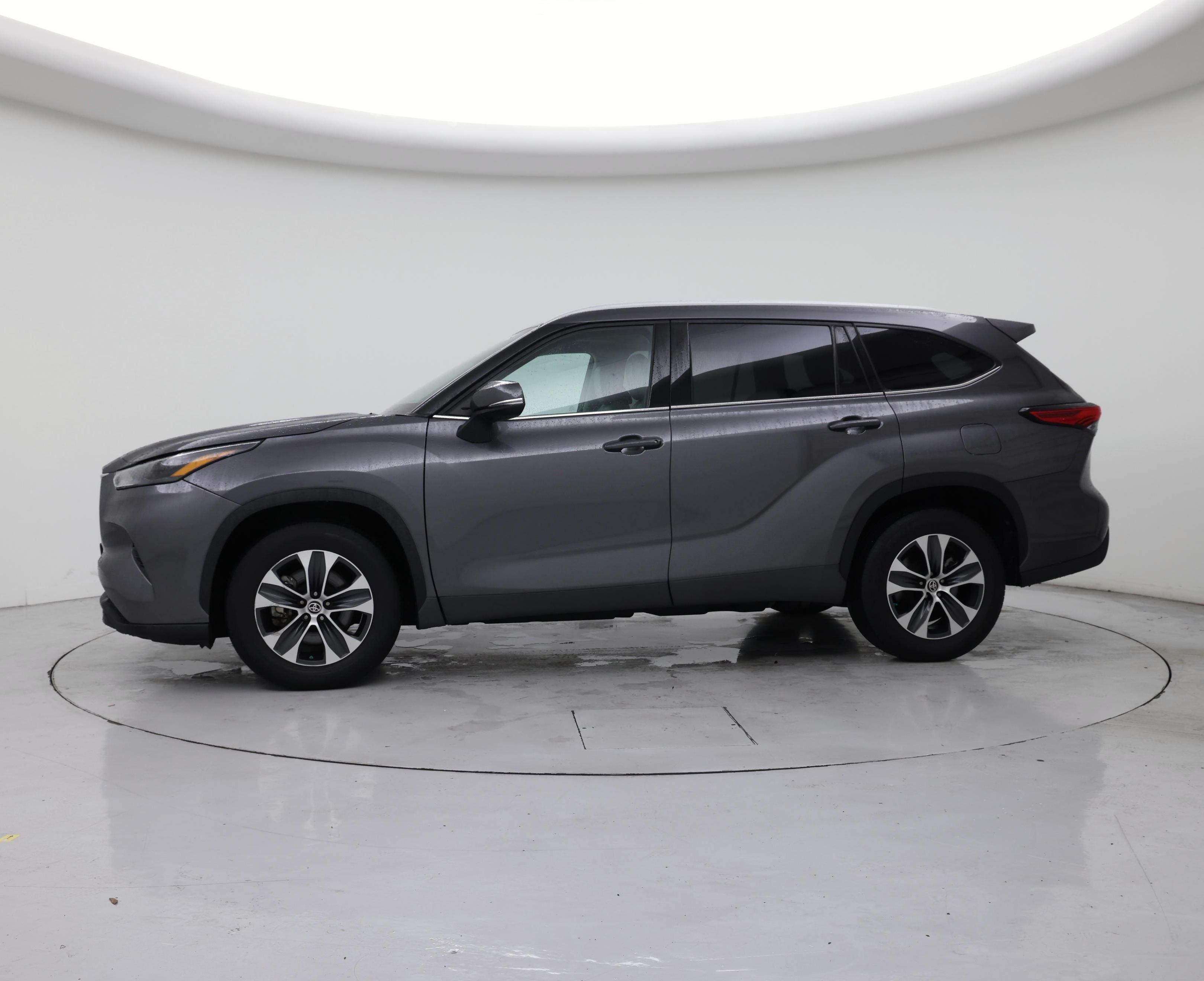 Thumbnail: 2022 Toyota Highlander - 3