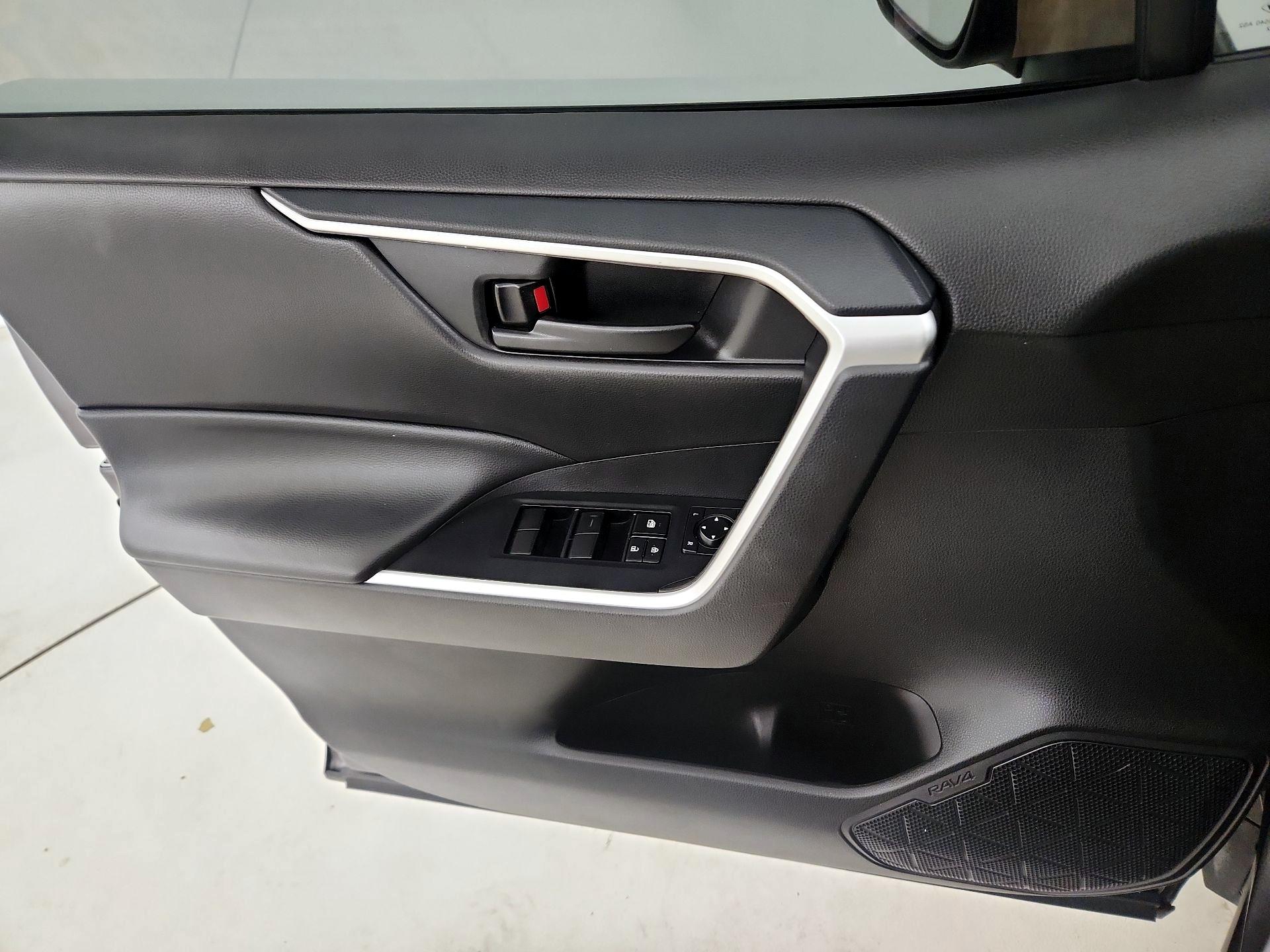 Thumbnail: 2022 Toyota RAV4 - 12