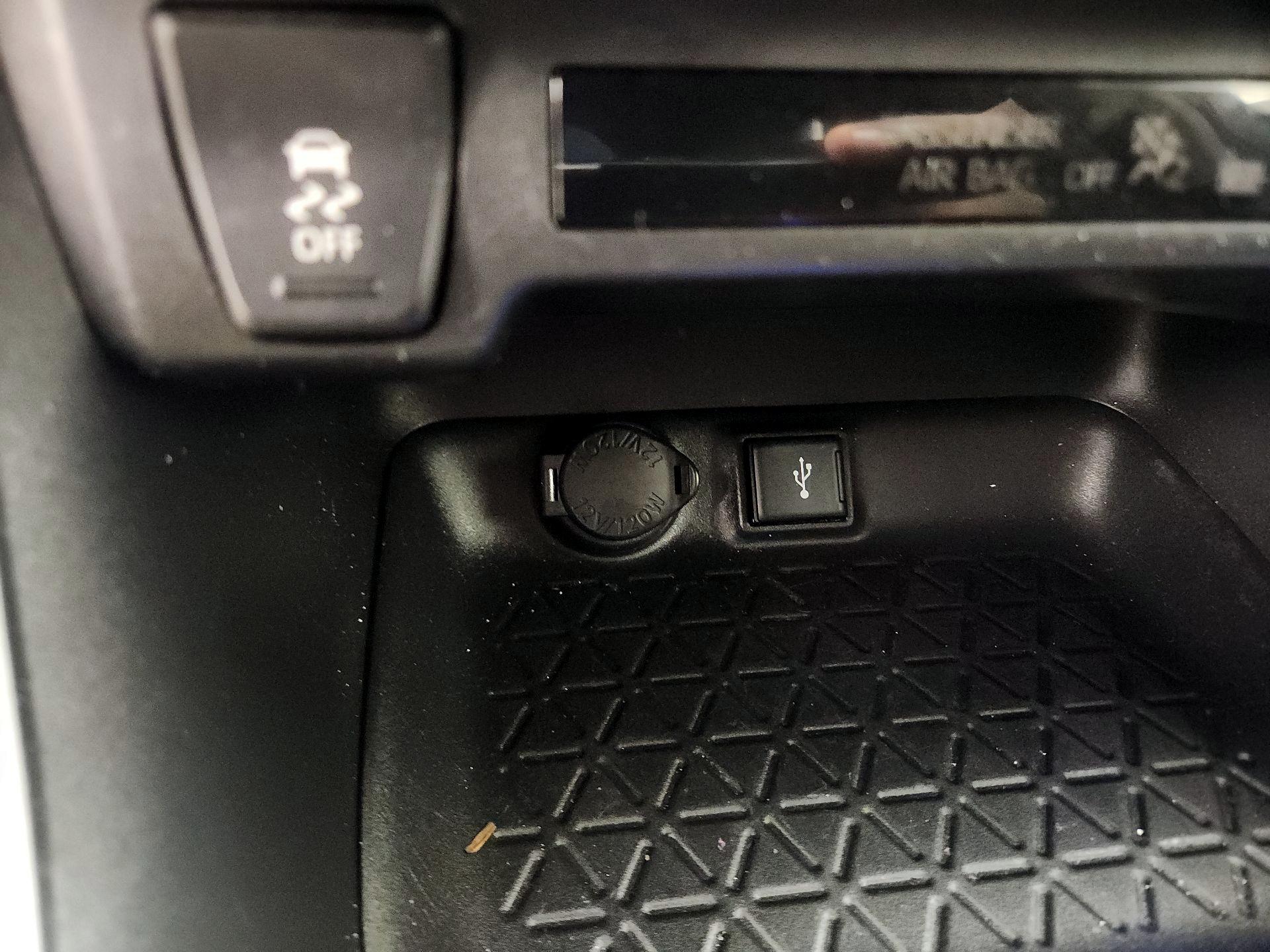 Thumbnail: 2022 Toyota RAV4 - 18