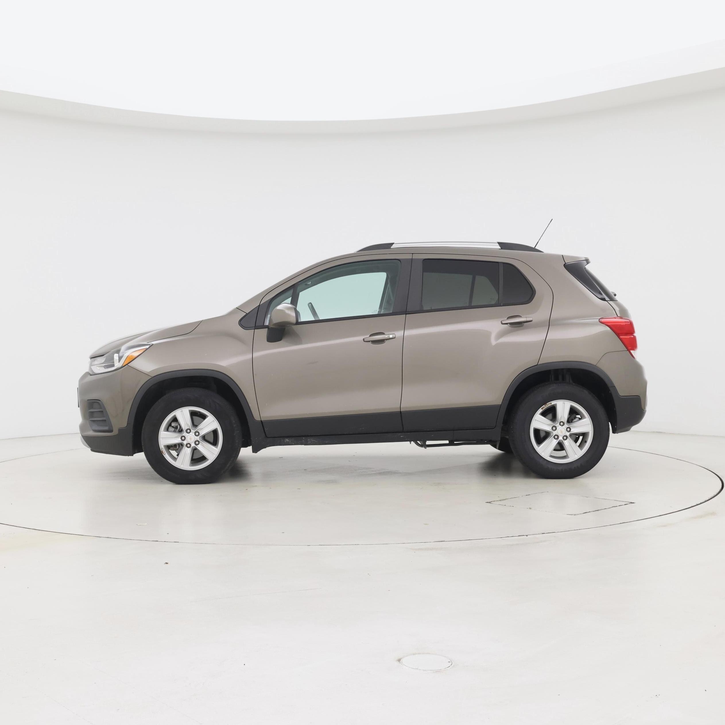 Thumbnail: 2022 Chevrolet Trax - 3