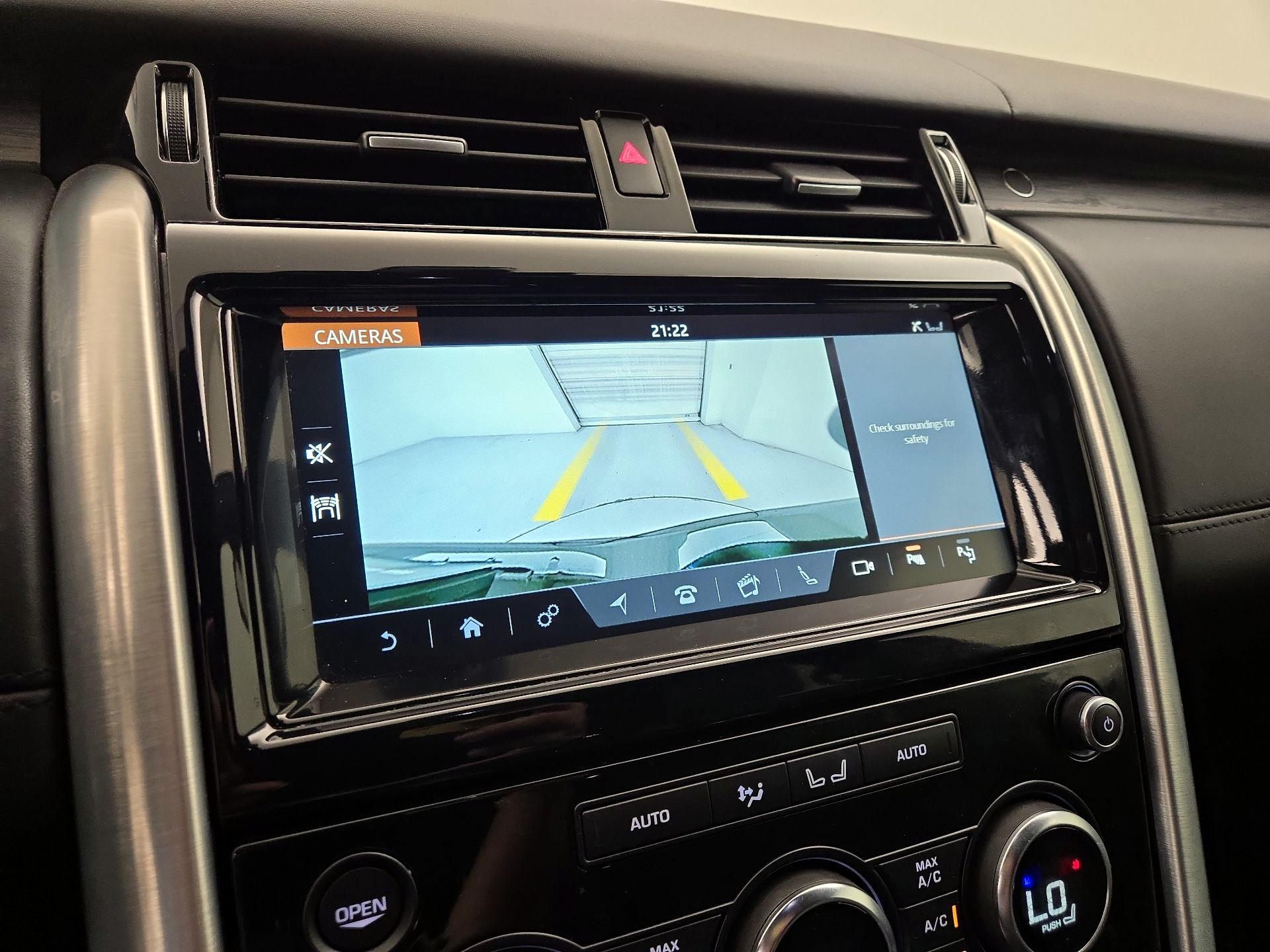 Thumbnail: 2020 Land Rover Discovery - 15