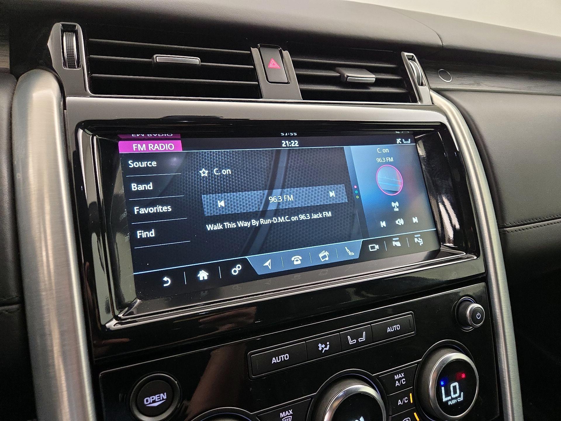 Thumbnail: 2020 Land Rover Discovery - 16