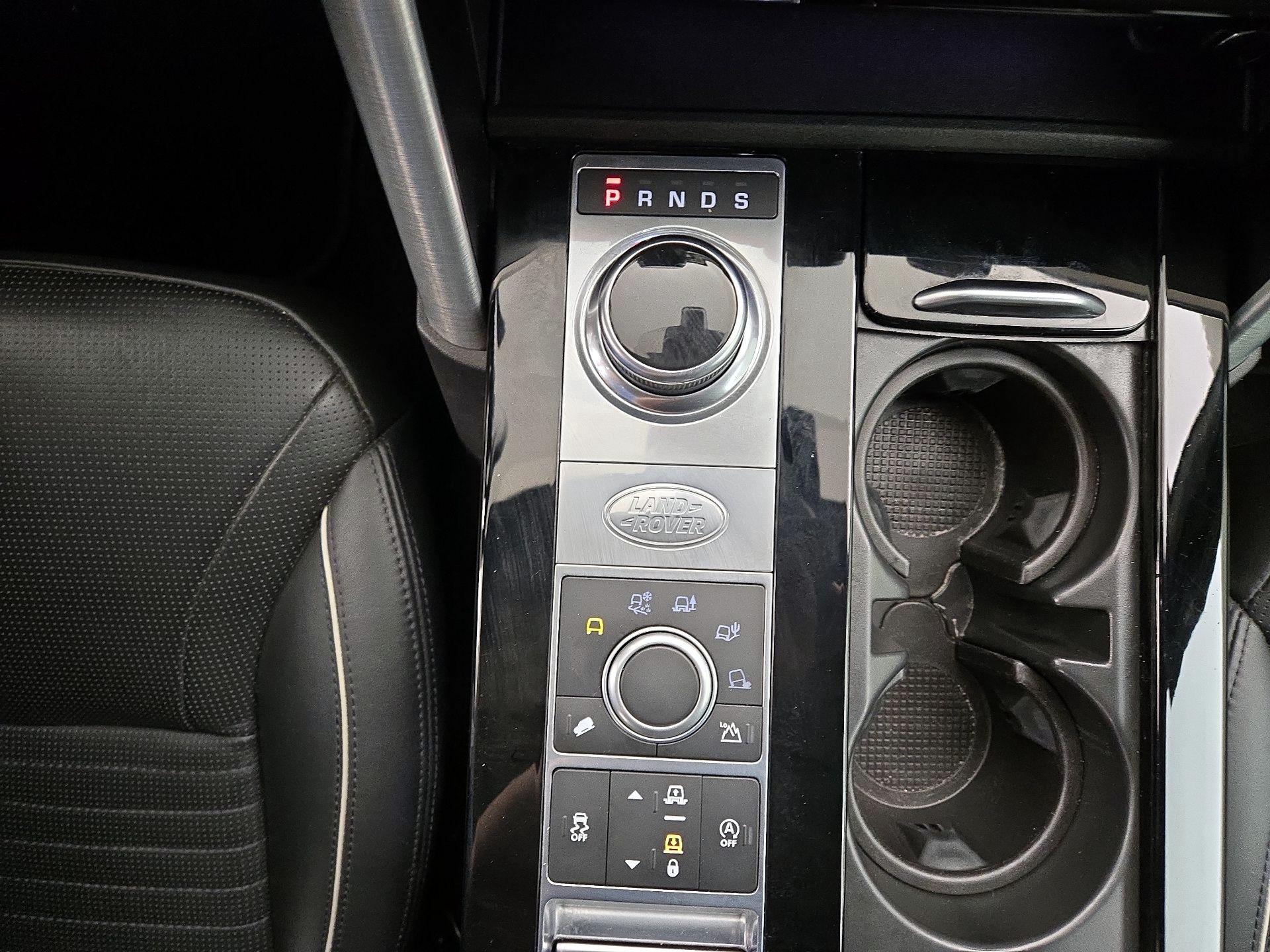 Thumbnail: 2020 Land Rover Discovery - 18