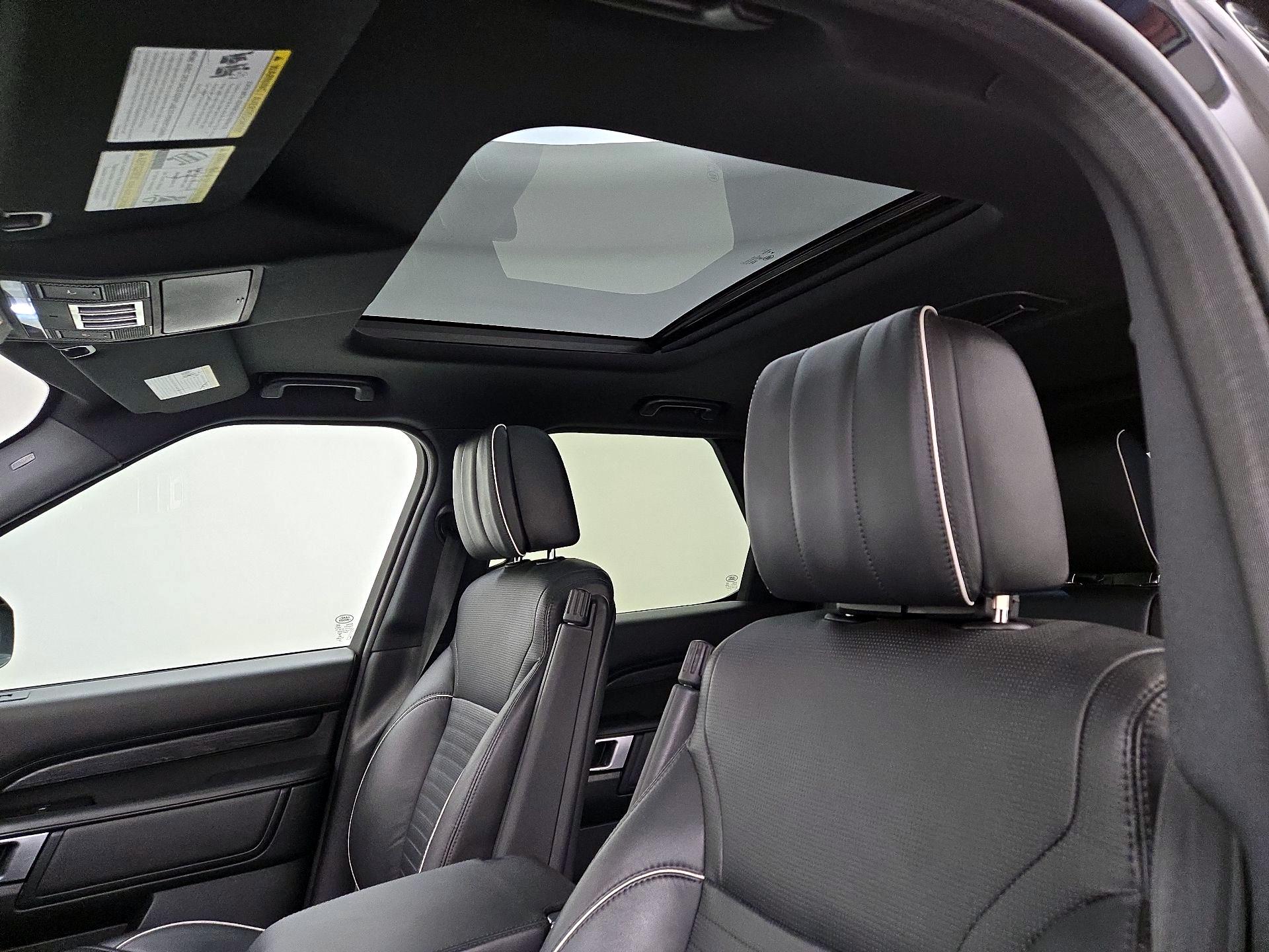 Thumbnail: 2020 Land Rover Discovery - 20