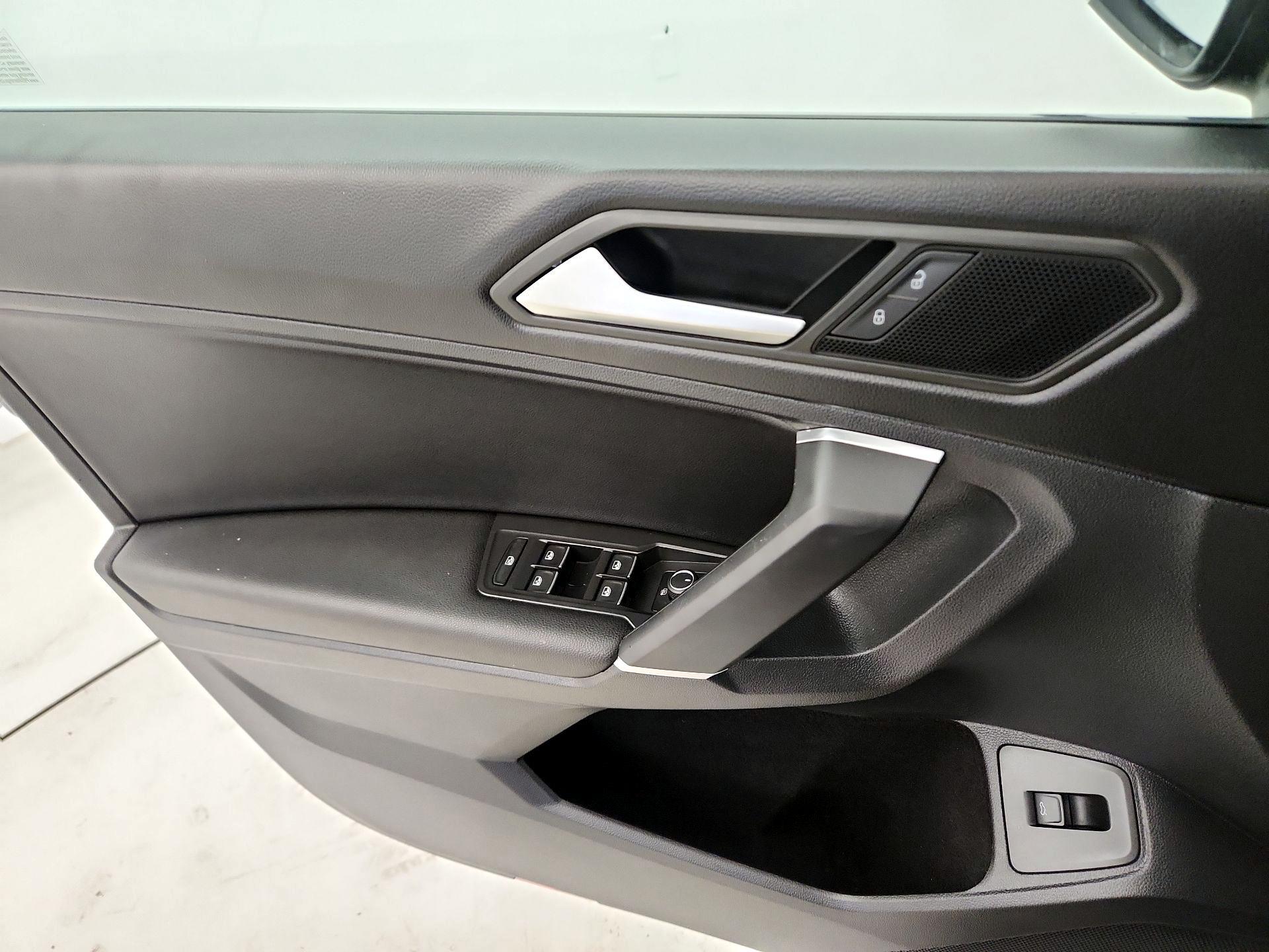 Thumbnail: 2020 Volkswagen Tiguan - 12