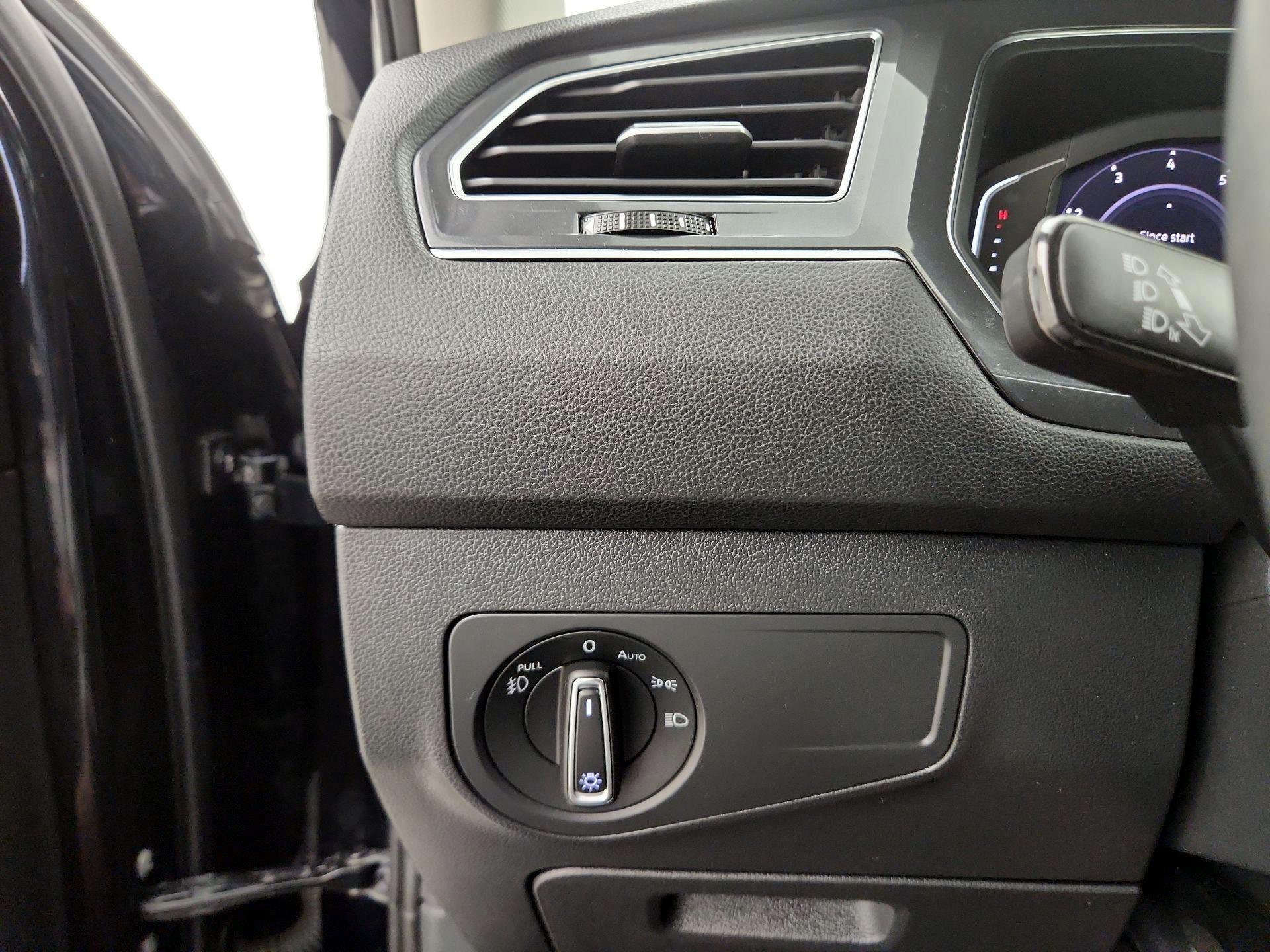 Thumbnail: 2020 Volkswagen Tiguan - 13