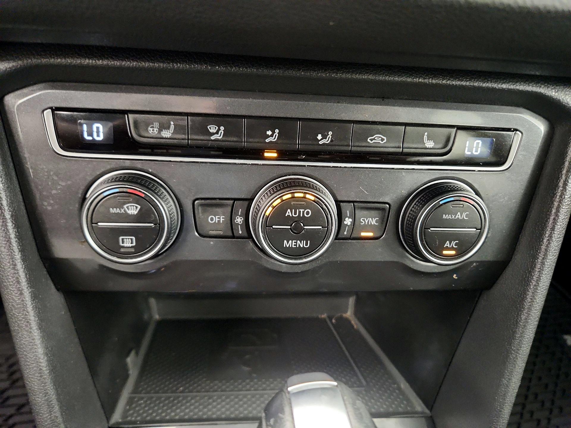 Thumbnail: 2020 Volkswagen Tiguan - 17