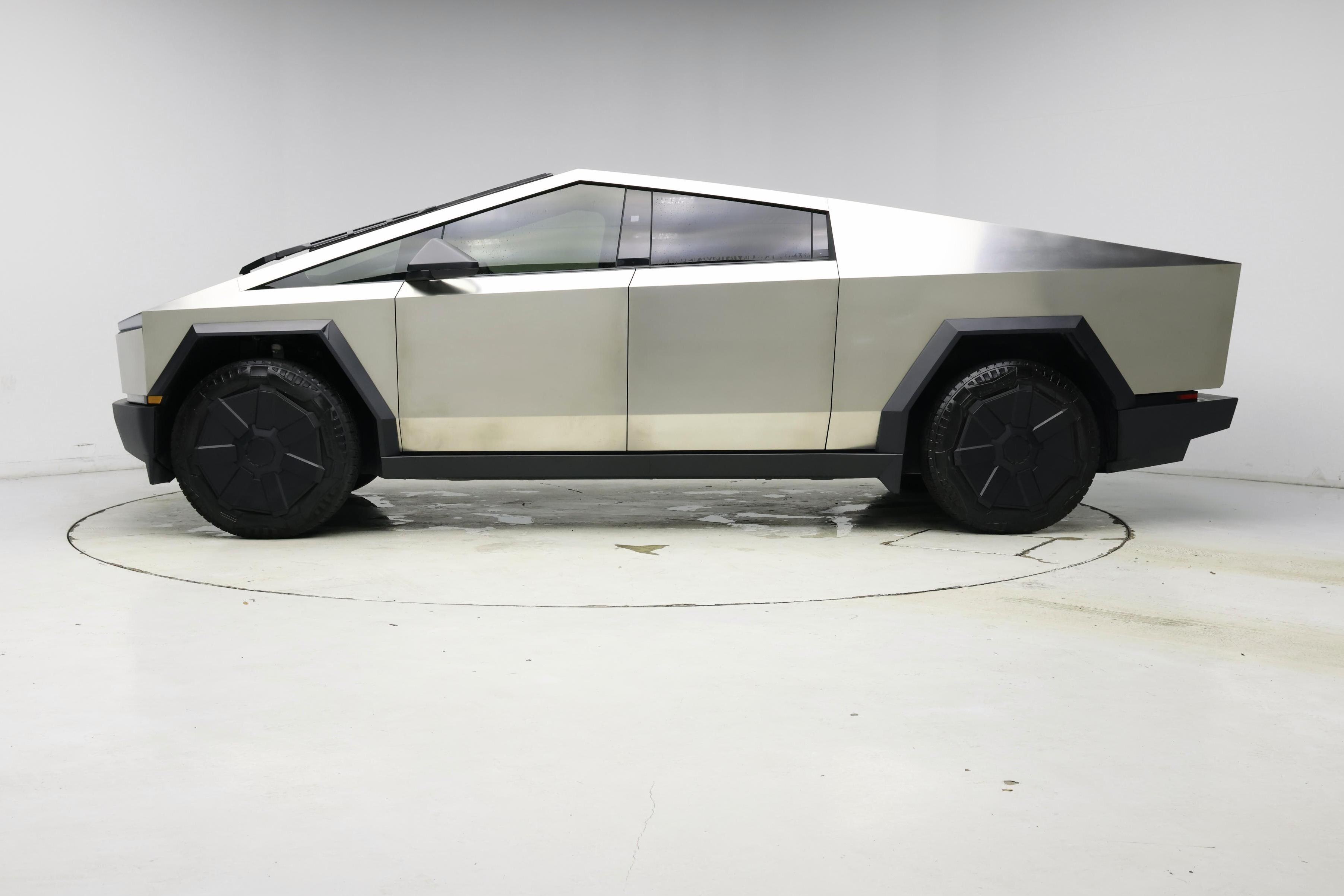 Thumbnail: 2025 Tesla Cybertruck - 3