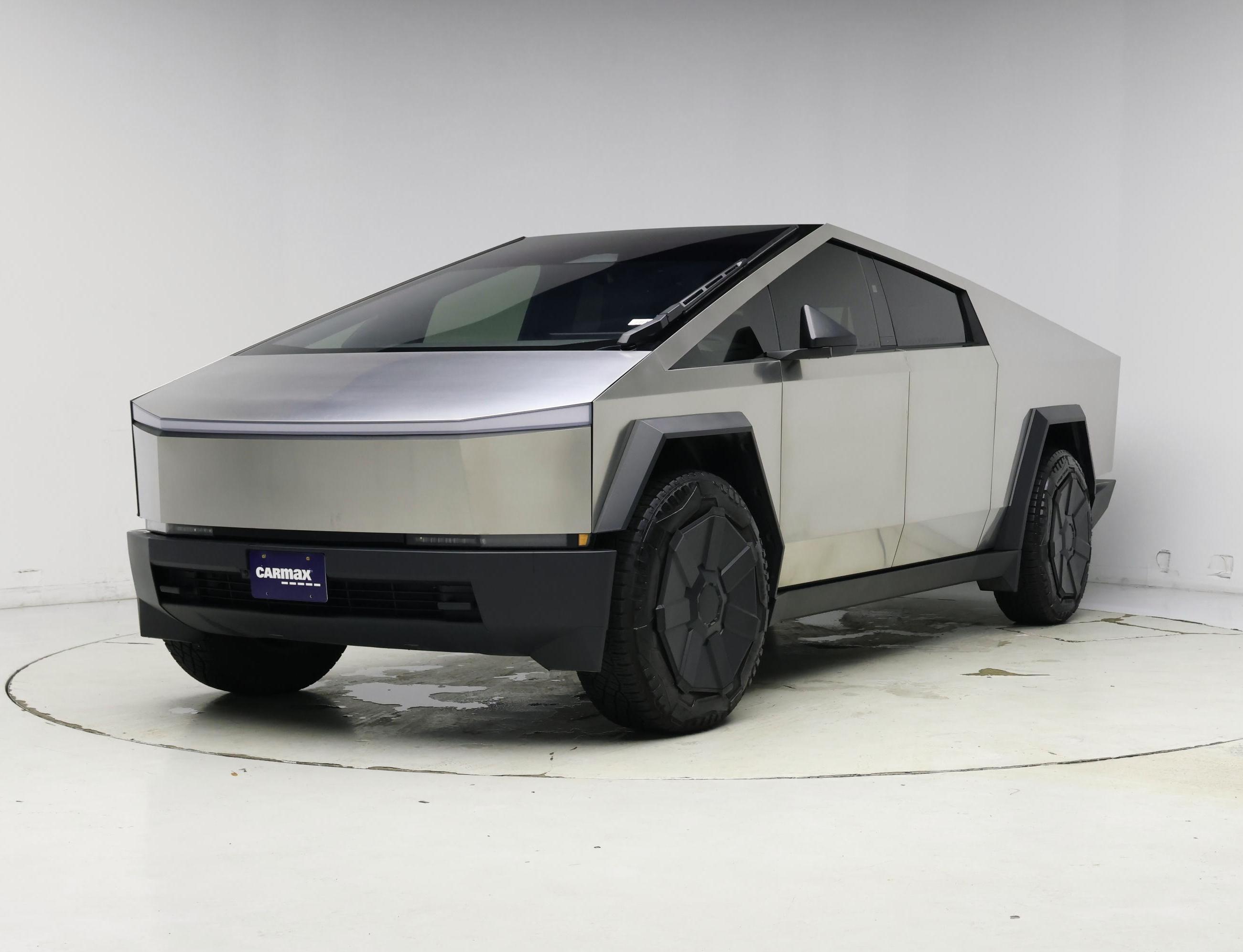 Thumbnail: 2025 Tesla Cybertruck - 4