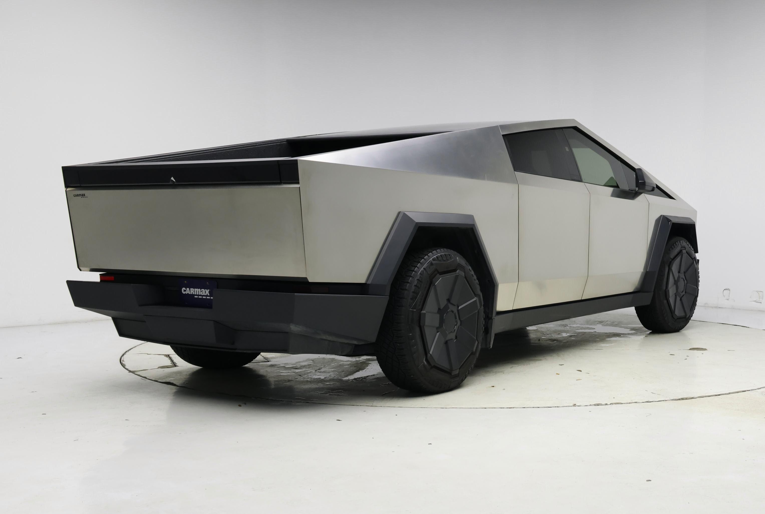 Thumbnail: 2025 Tesla Cybertruck - 8