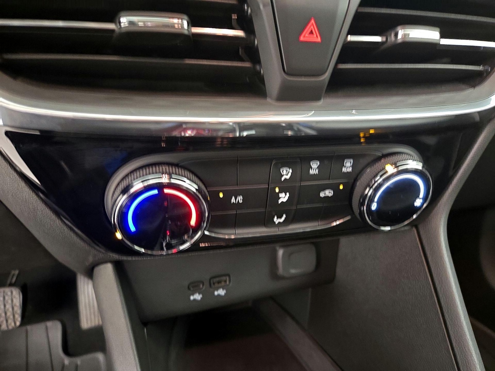 2026 Buick Encore GX Sport Touring - Photo 17