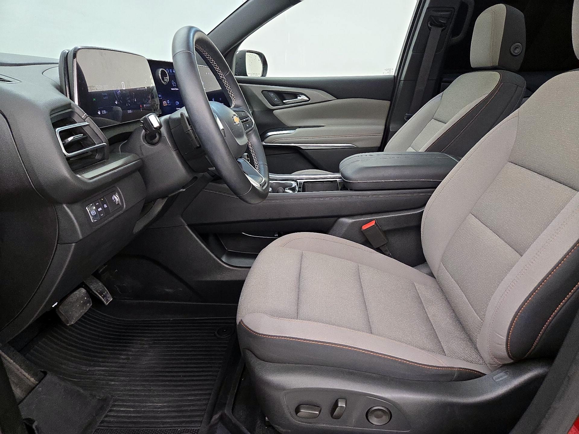 Thumbnail: 2025 Chevrolet Traverse - 11