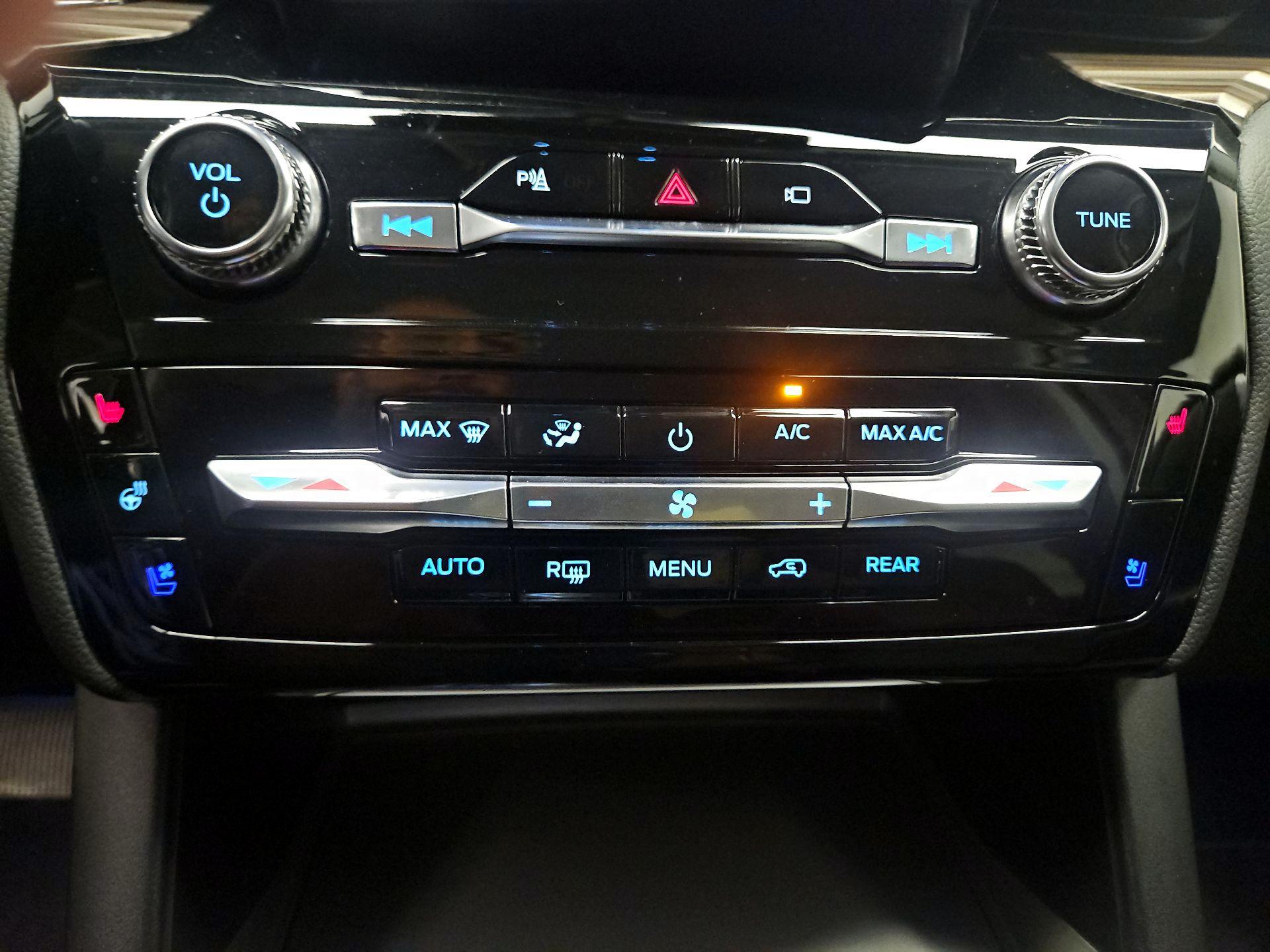 Thumbnail: 2022 Ford Explorer - 17