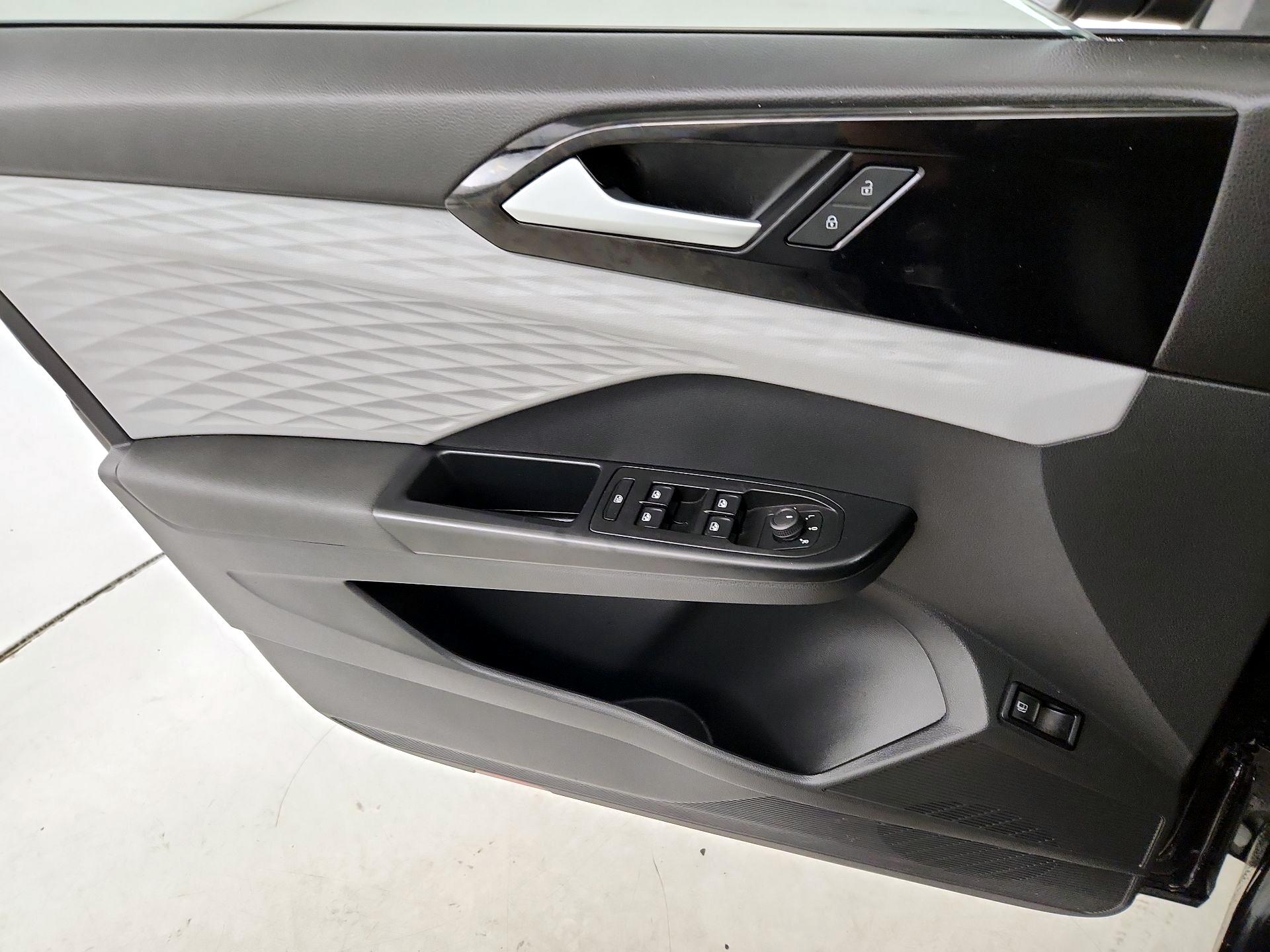 Thumbnail: 2023 Volkswagen Taos - 12