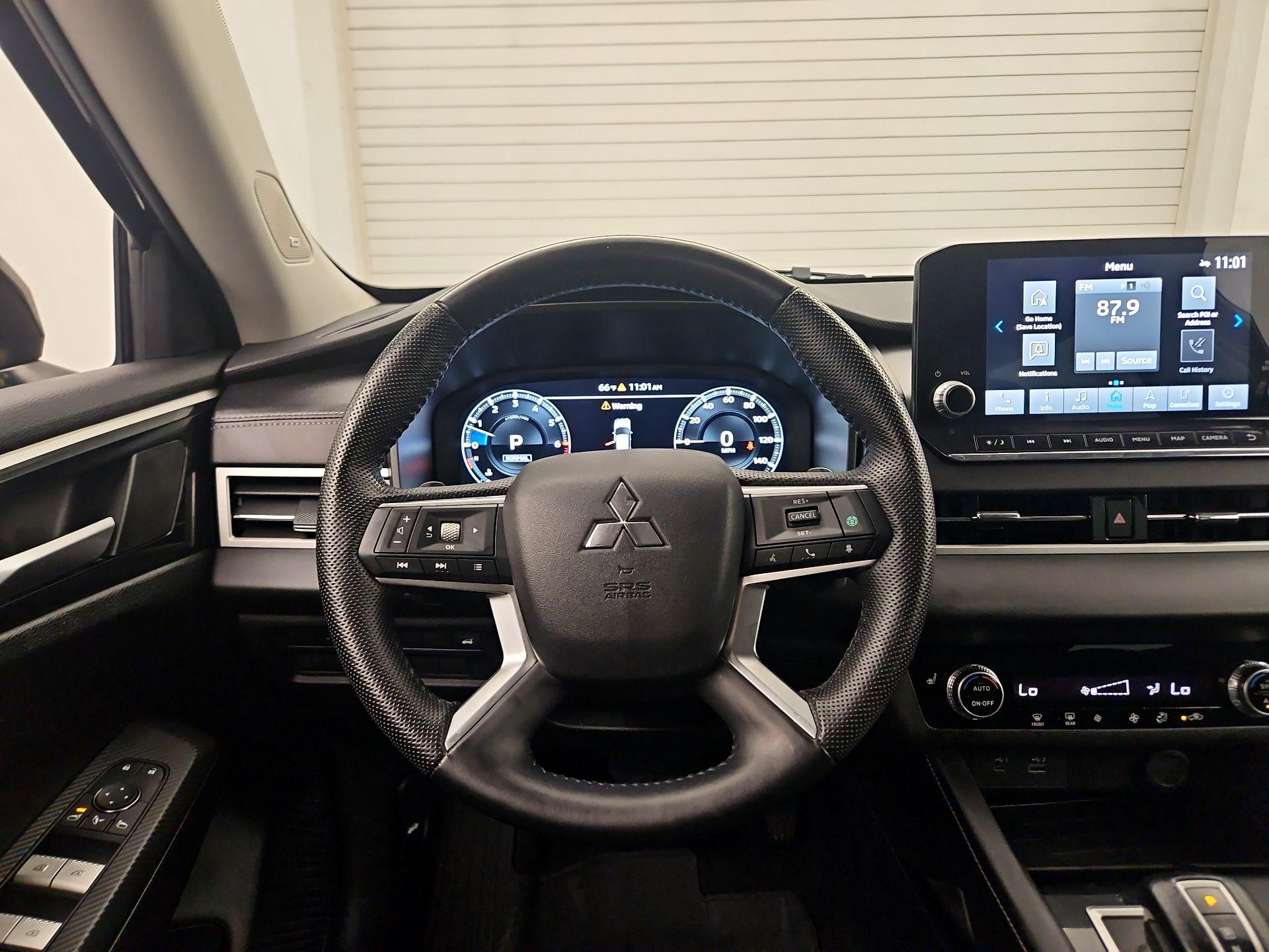 Thumbnail: 2023 Mitsubishi Outlander - 10