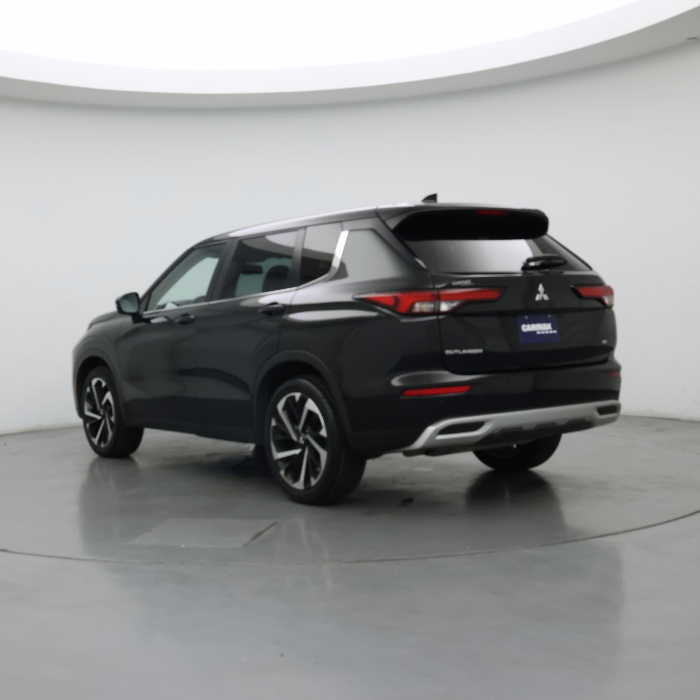 Thumbnail: 2023 Mitsubishi Outlander - 2