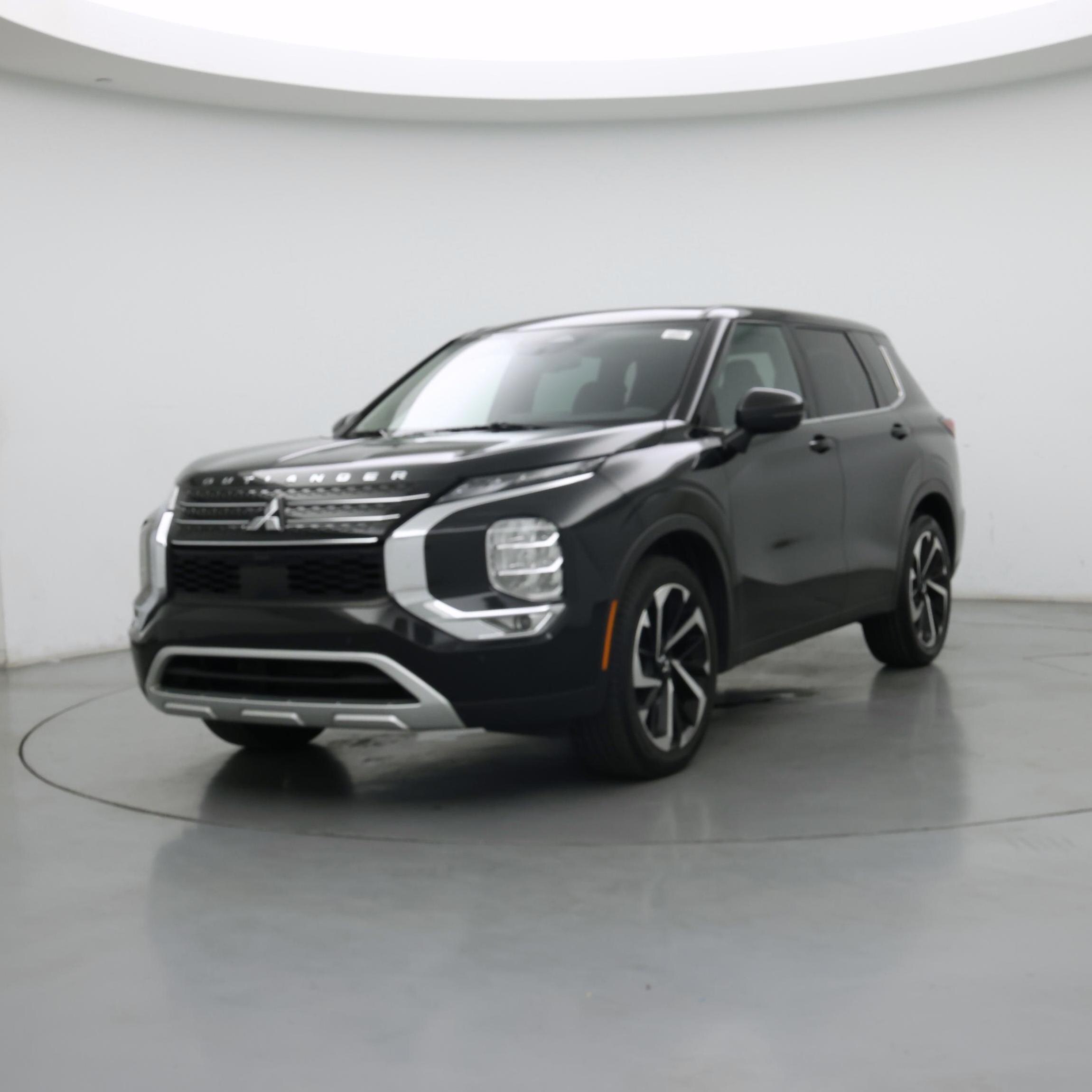 Thumbnail: 2023 Mitsubishi Outlander - 4