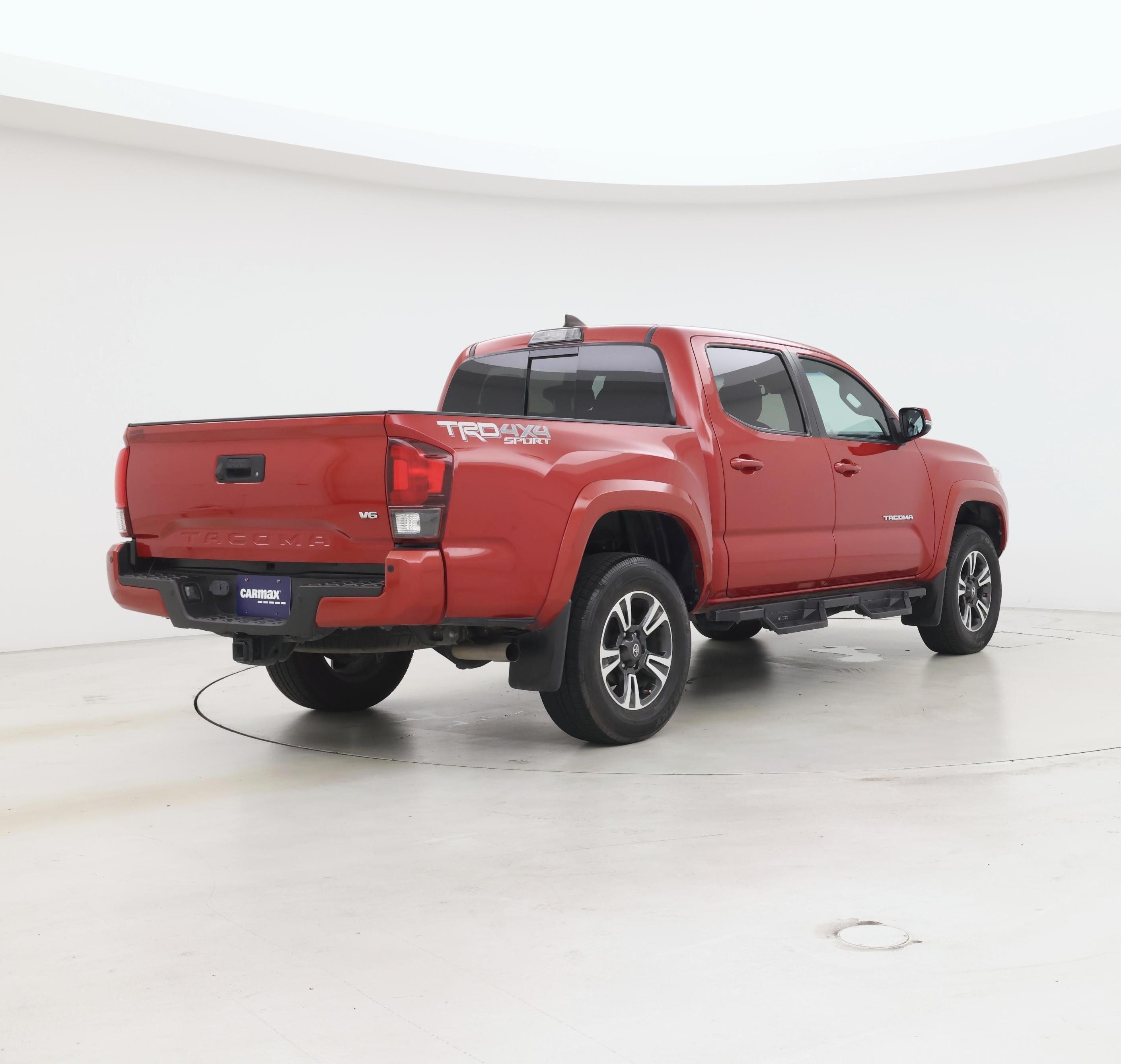 Thumbnail: 2018 Toyota Tacoma - 8