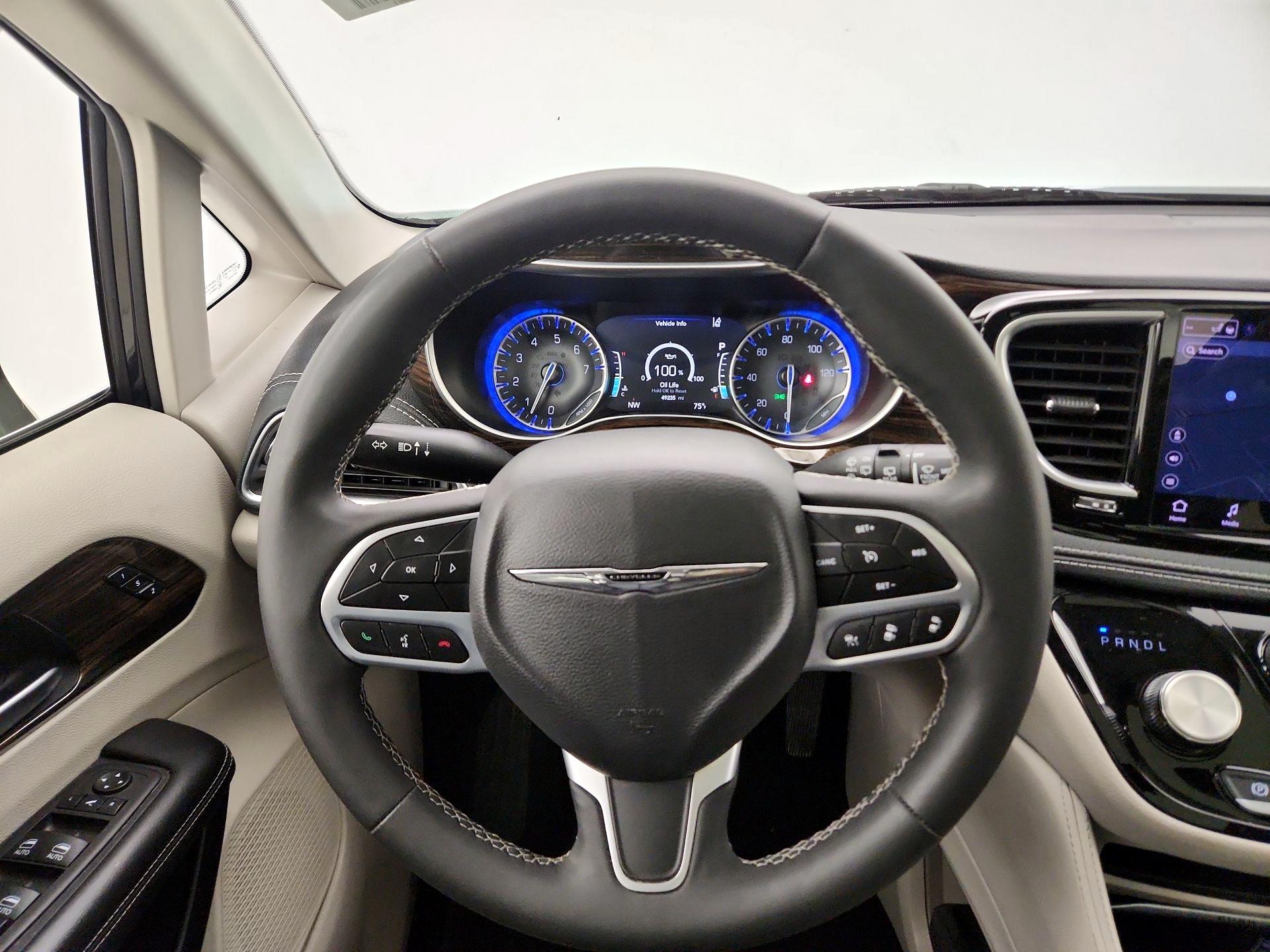 Thumbnail: 2023 Chrysler Pacifica - 10